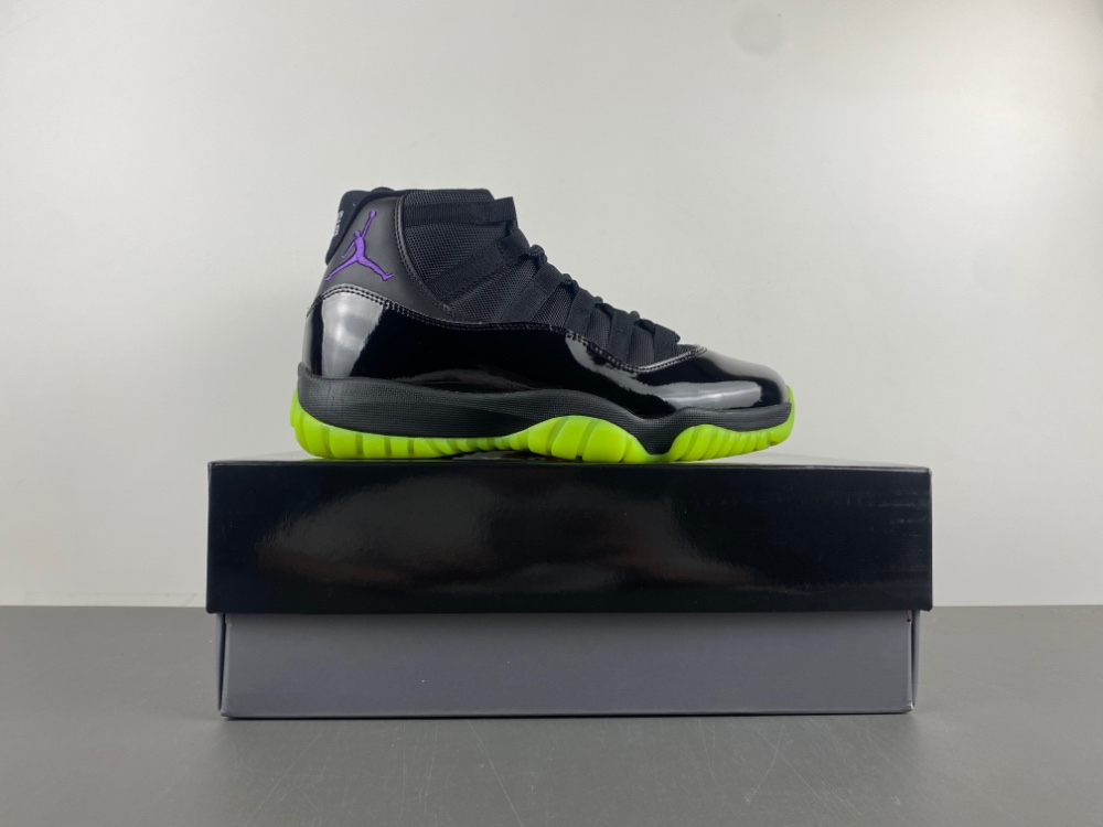 Air Jordan 11  CT8012-003