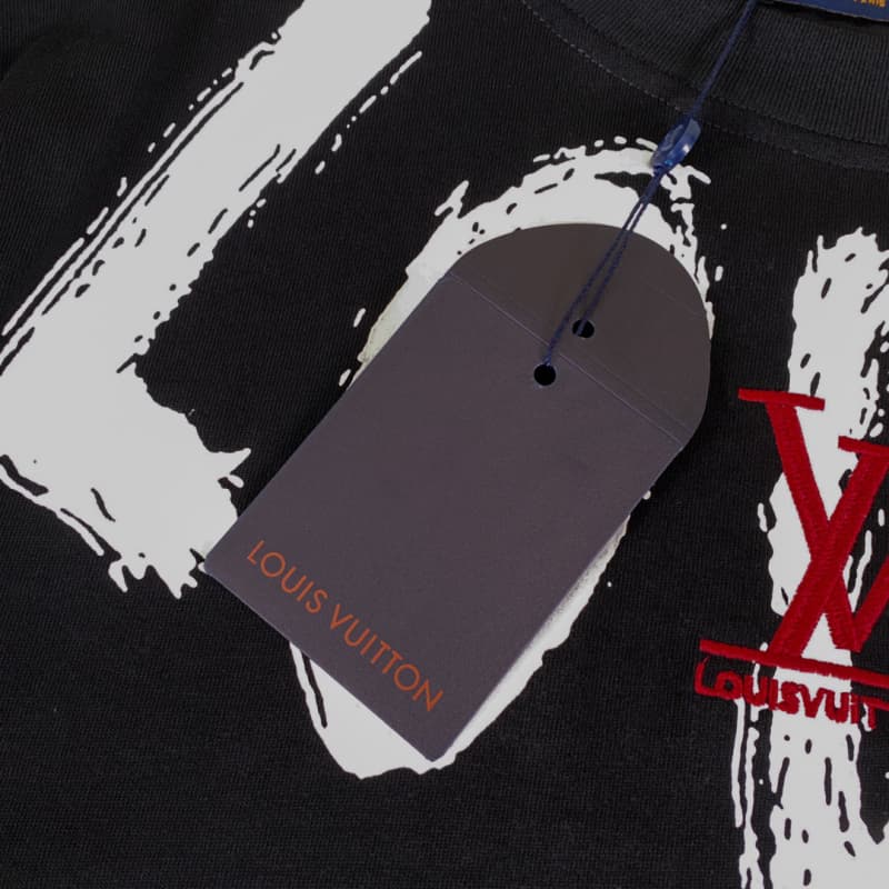 Necklace Letter + Chest Embroidery T-shirt