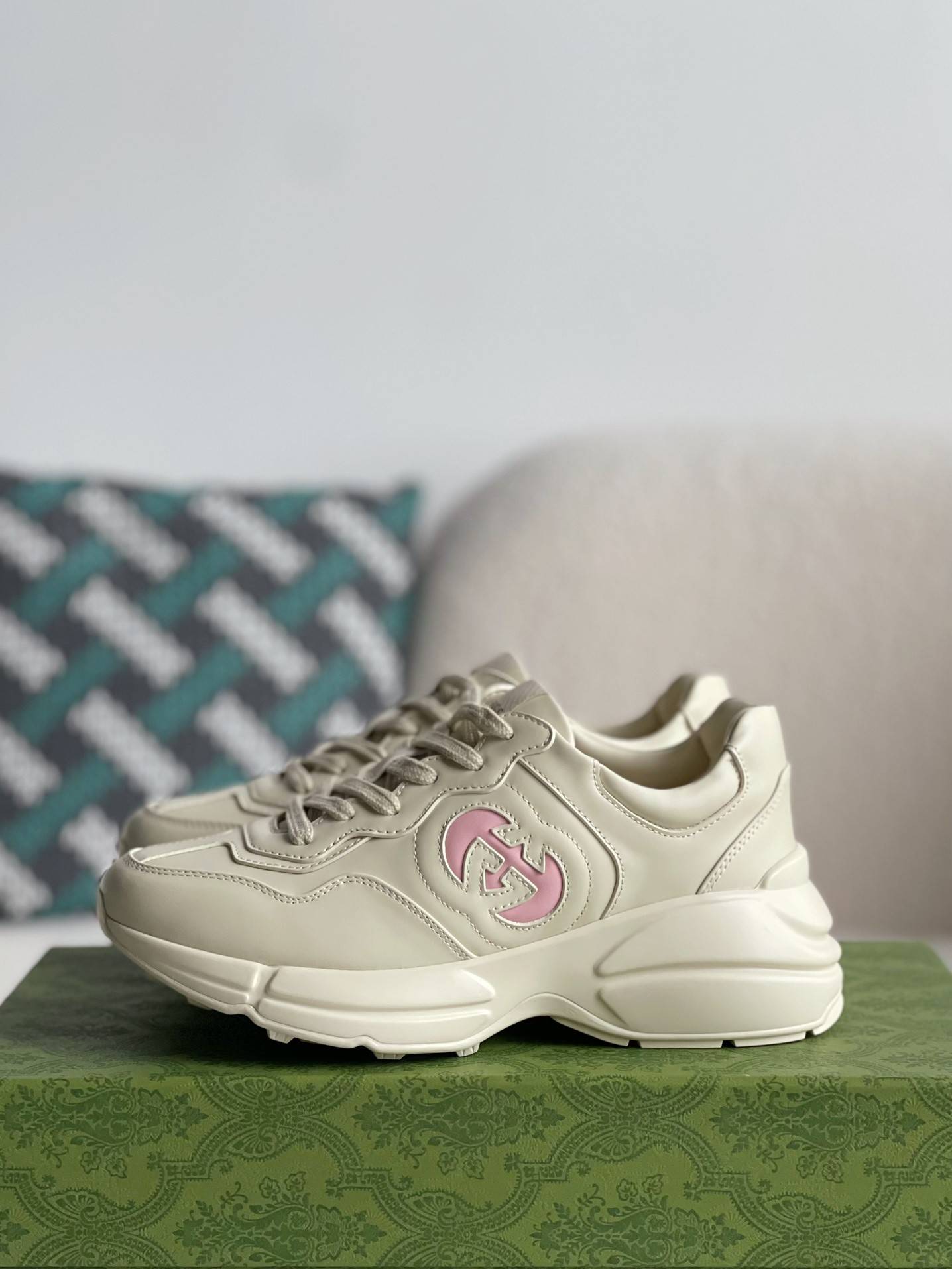 GU*IRetro Clunky Sneaker