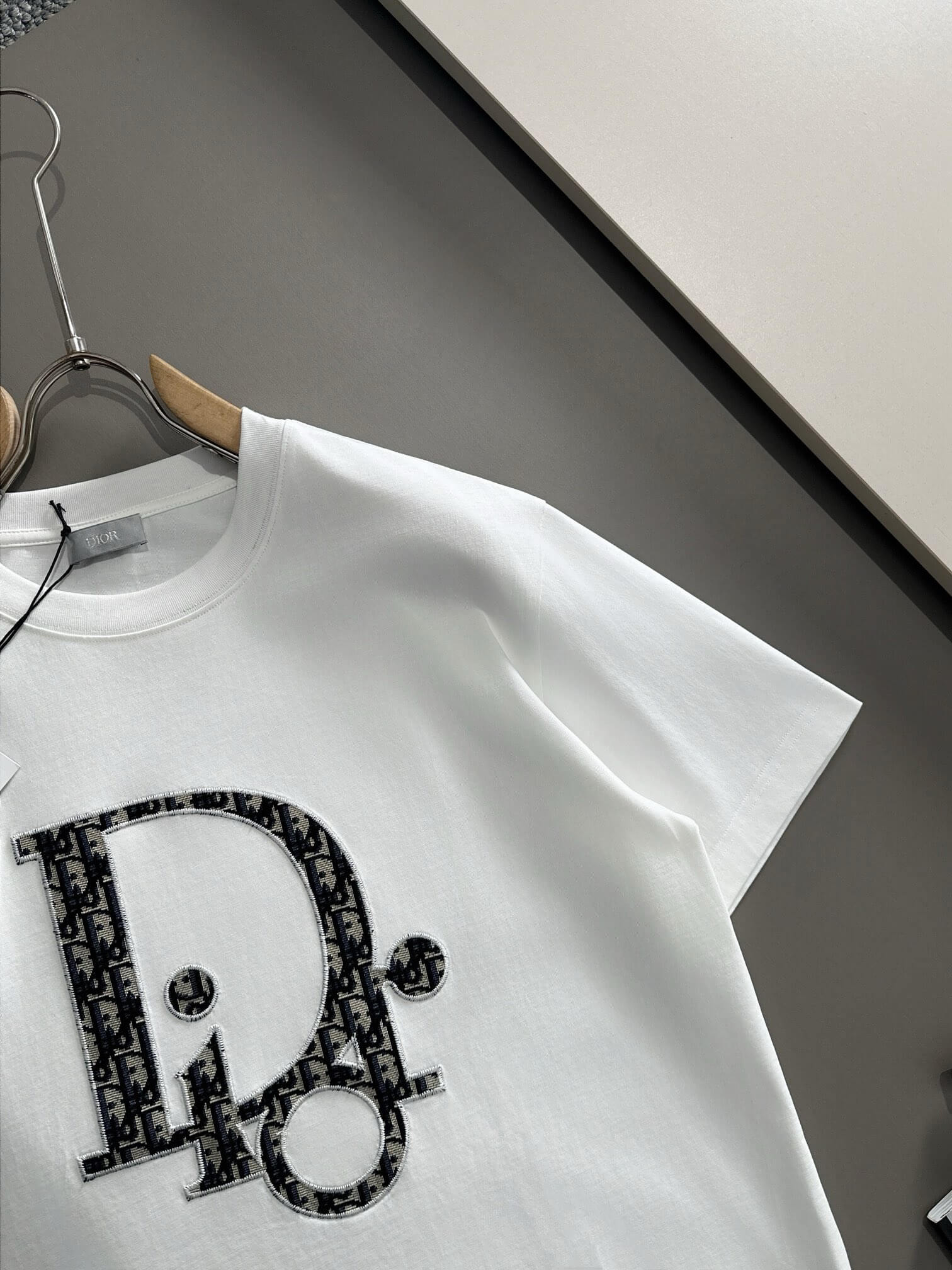 Classic Pattern Embroidery T Shirt