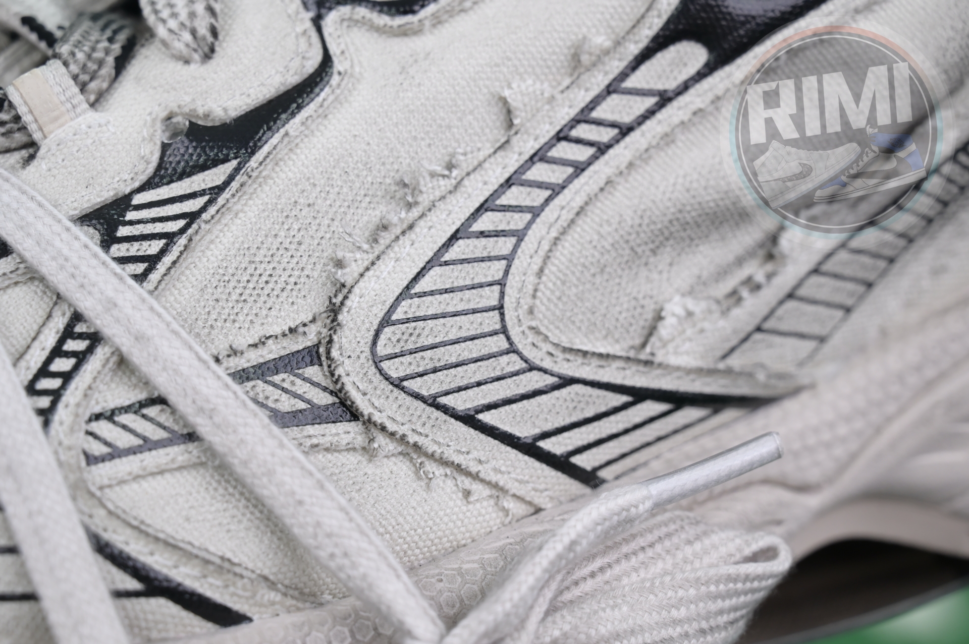 Balenciaga all sizes still in stock! Please contact customer service on iMessage/WhatsApp to purchase! BLGA 3XL