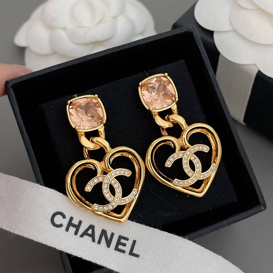 chanel square Di*m*nd heart stud earrings