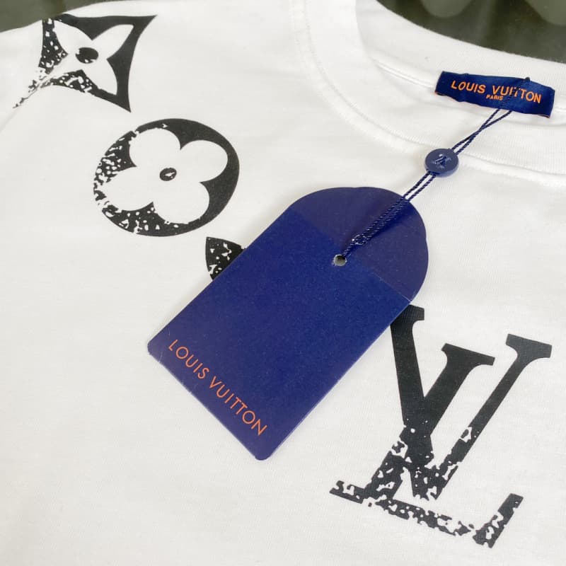 Classic Necklace T-shirt