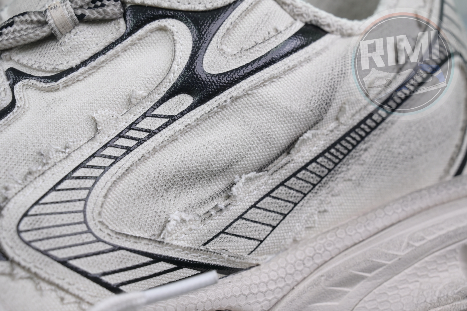 Balenciaga all sizes still in stock! Please contact customer service on iMessage/WhatsApp to purchase! BLGA 3XL