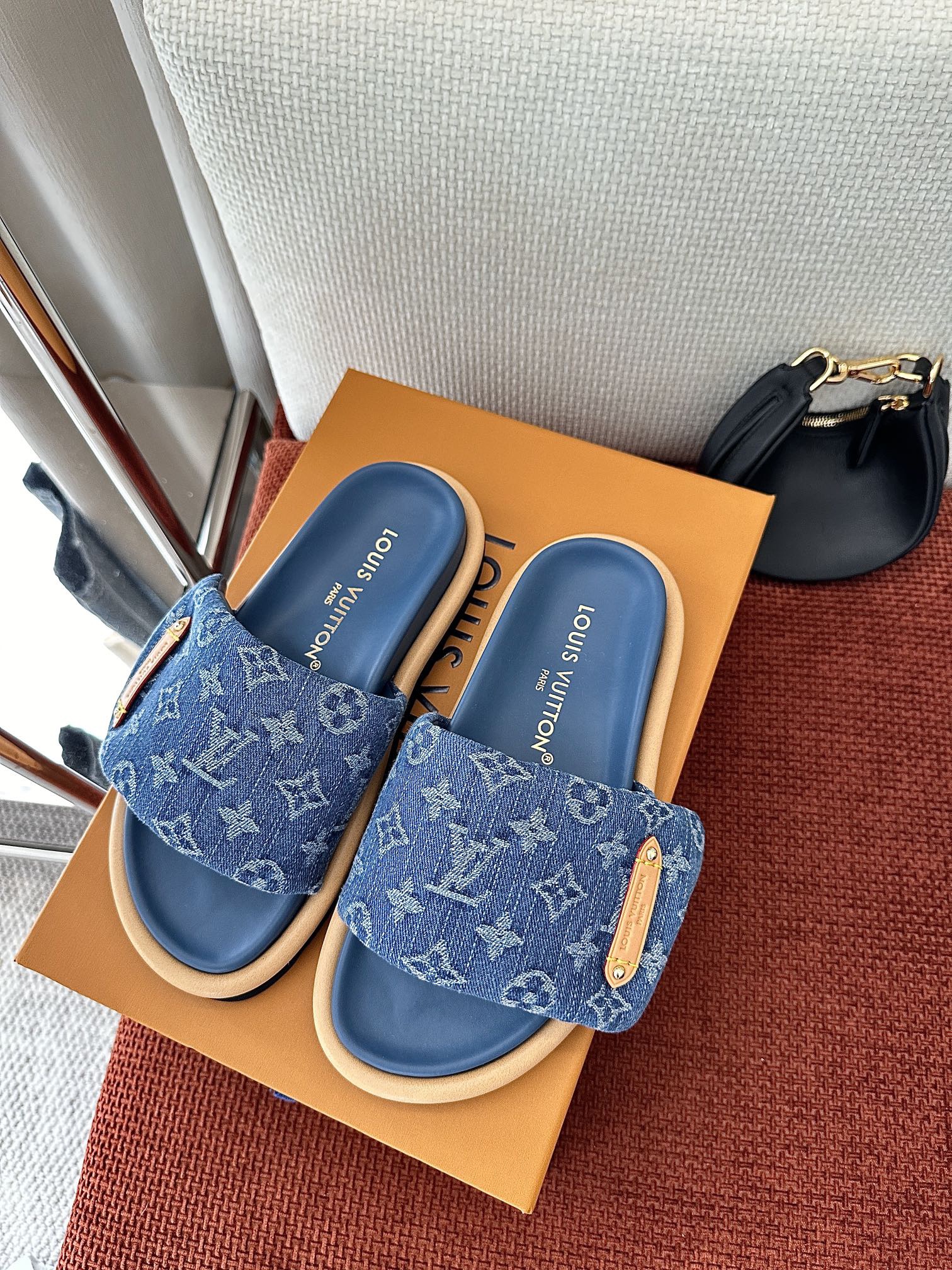 L*V Pool Pillow Flat Comfort