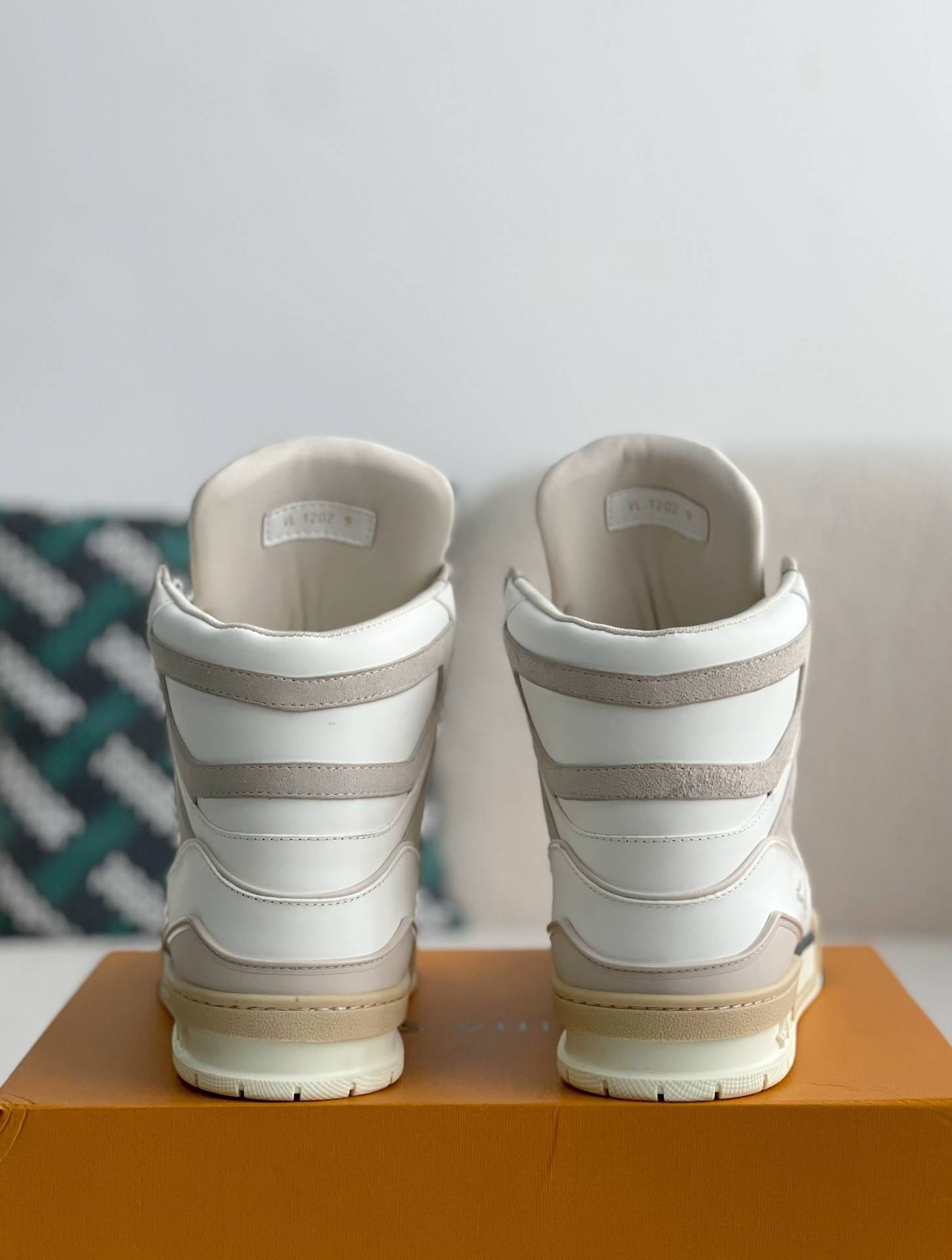 L*V TRAINER SNEAKERS