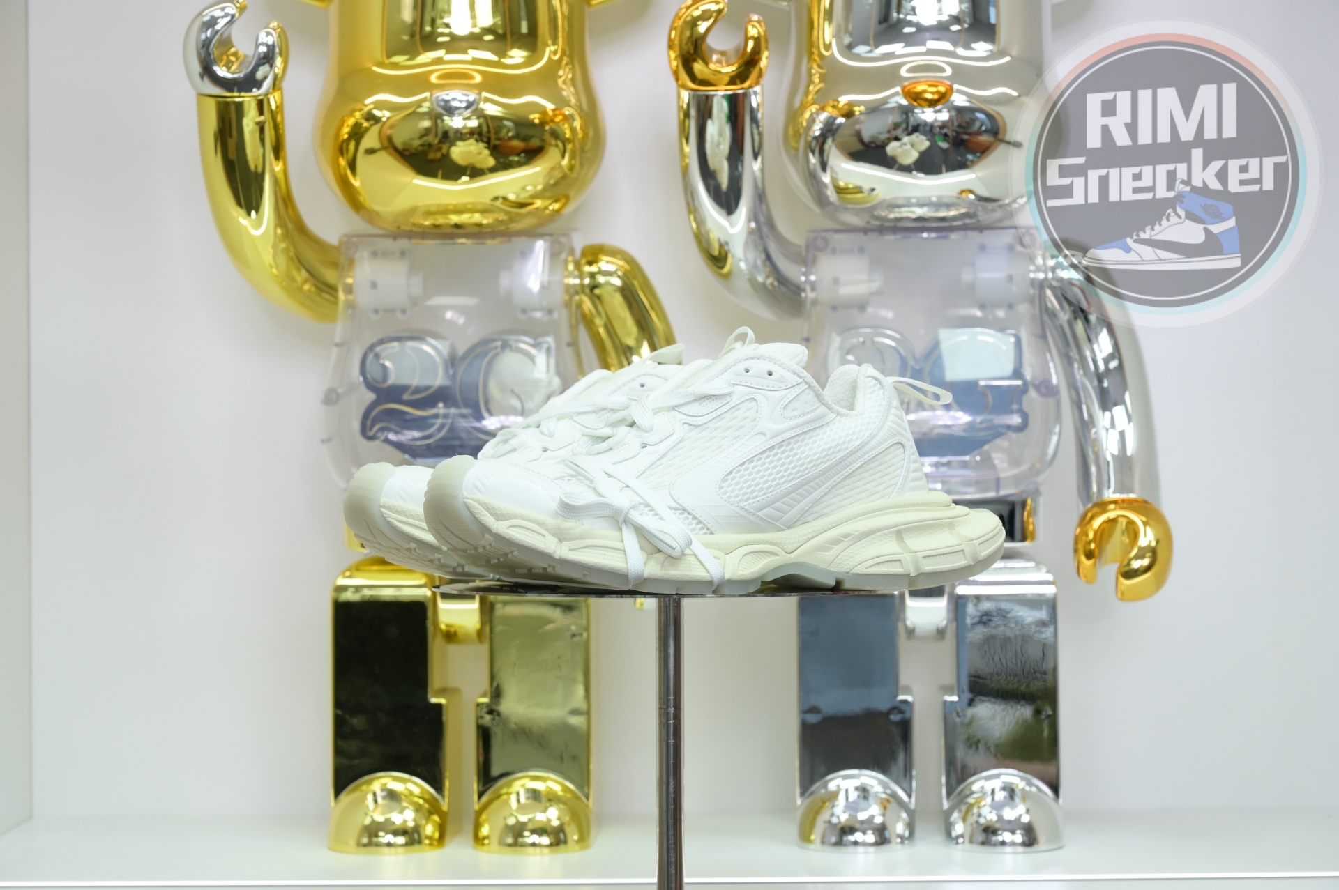 Balenciaga all sizes still in stock! Please contact customer service on iMessage/WhatsApp to purchase! BLGA 3XL