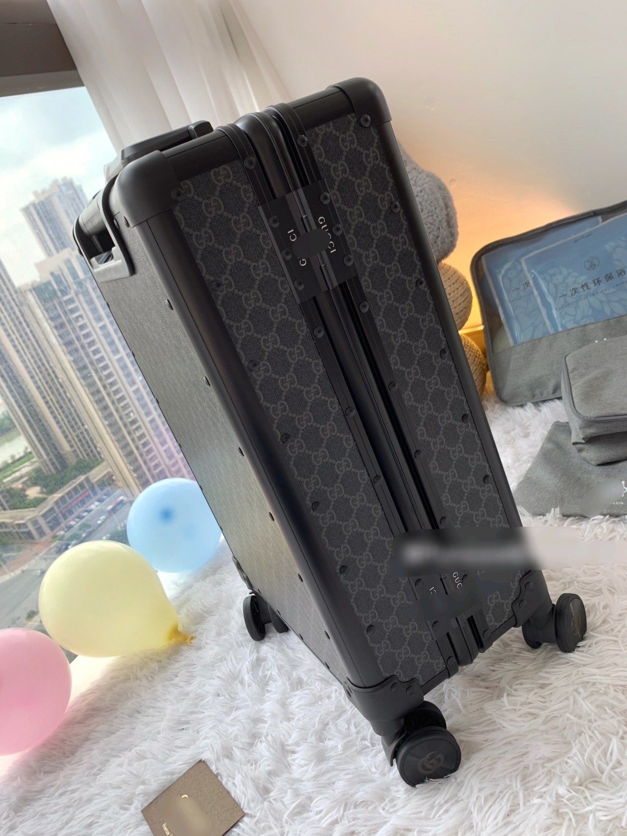 G*u*i luggage/trolley case vintage size 20 inch