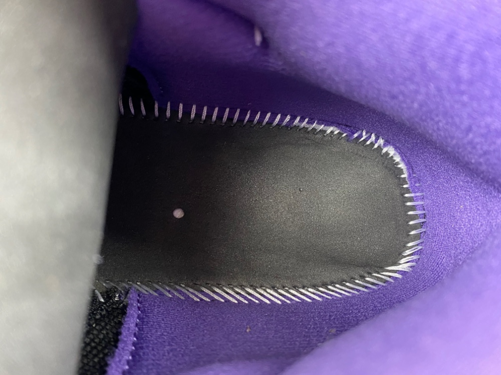 Air Jordan 11  CT8012-555