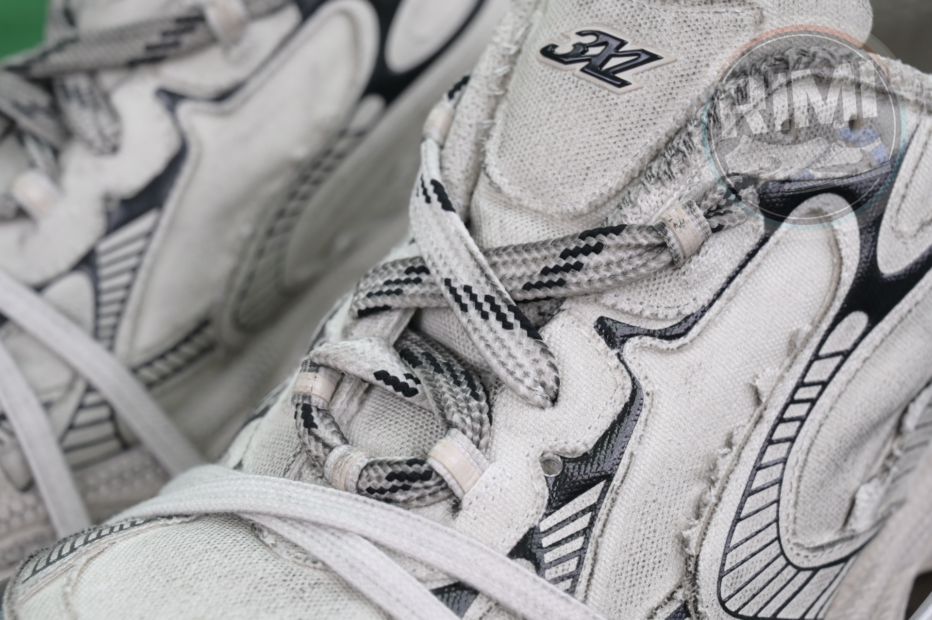 Balenciaga all sizes still in stock! Please contact customer service on iMessage/WhatsApp to purchase! BLGA 3XL