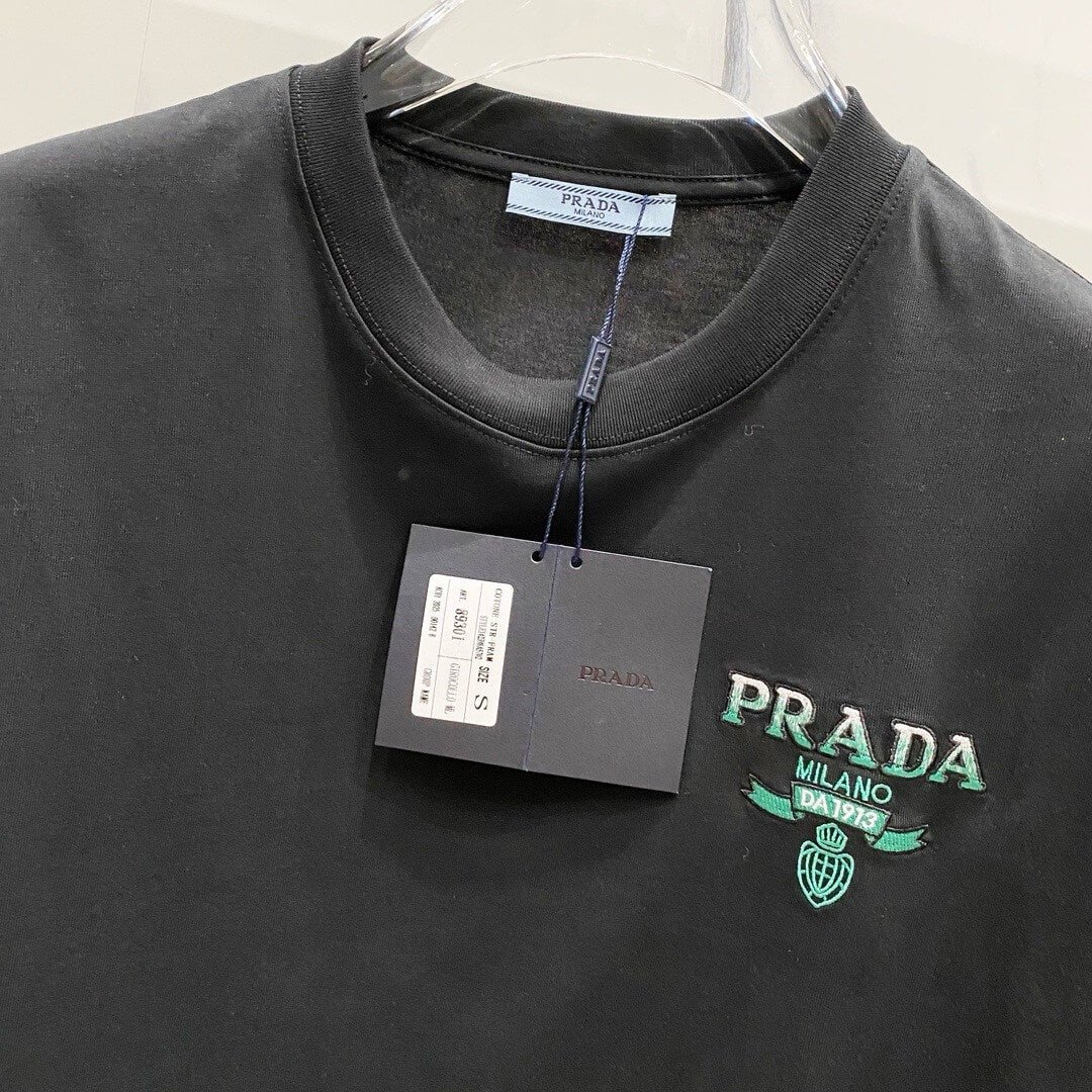 Green Pattern Embroidery T Shirt