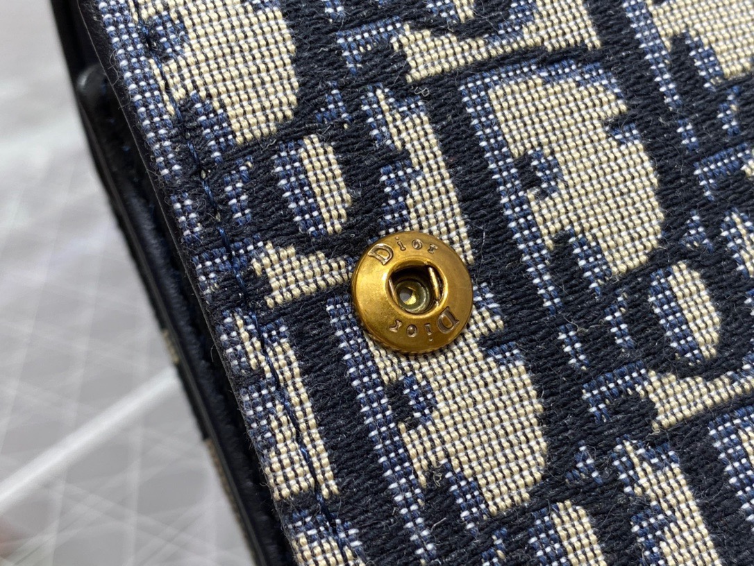 Saddle Bloom Card Holder