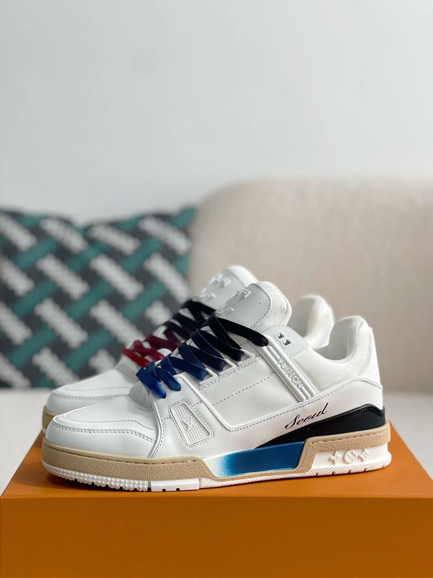 L*V TRAINER SNEAKERS