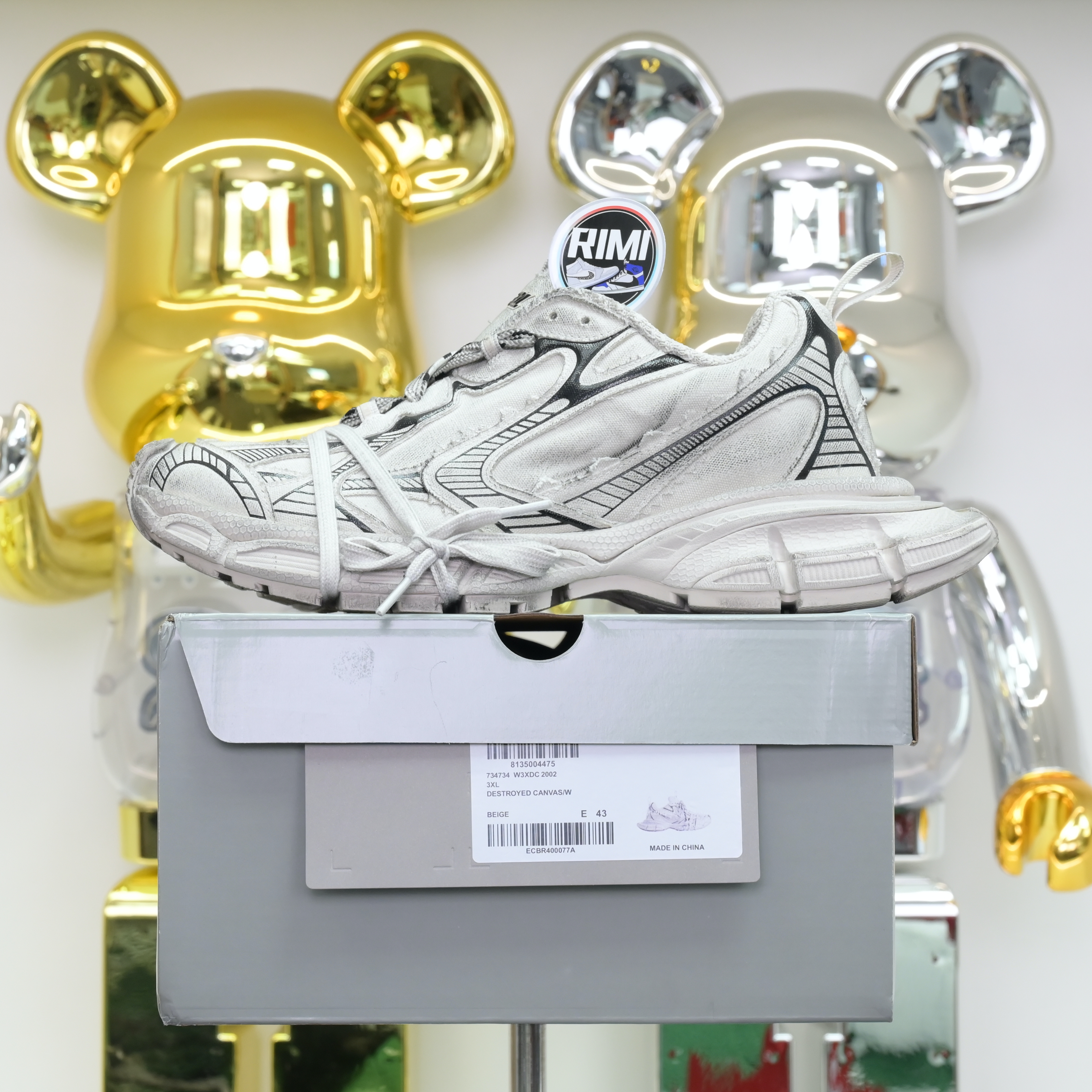 Balenciaga all sizes still in stock! Please contact customer service on iMessage/WhatsApp to purchase!  BLGA  3XL