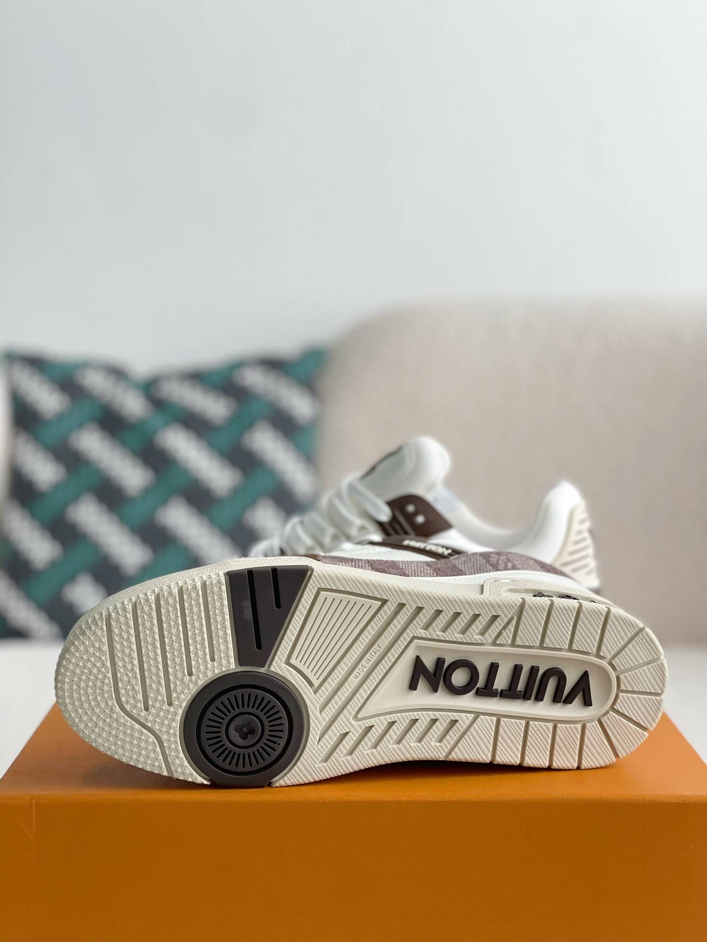 L*V TRAINER SNEAKERS