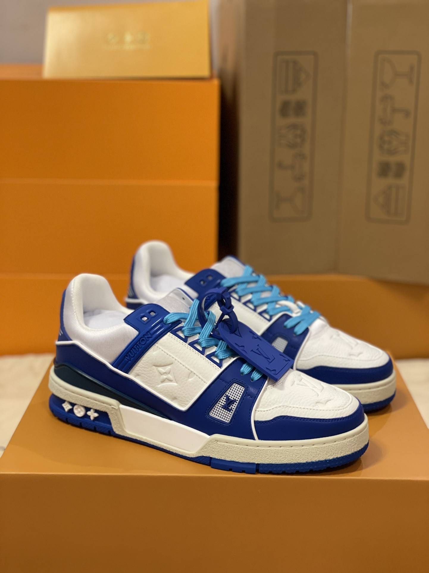L*V TRAINER 1A5Q1C Sneakers
