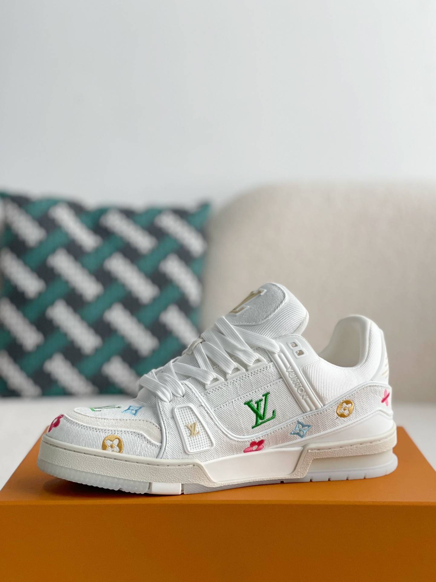 L*V TRAINER SNEAKERS
