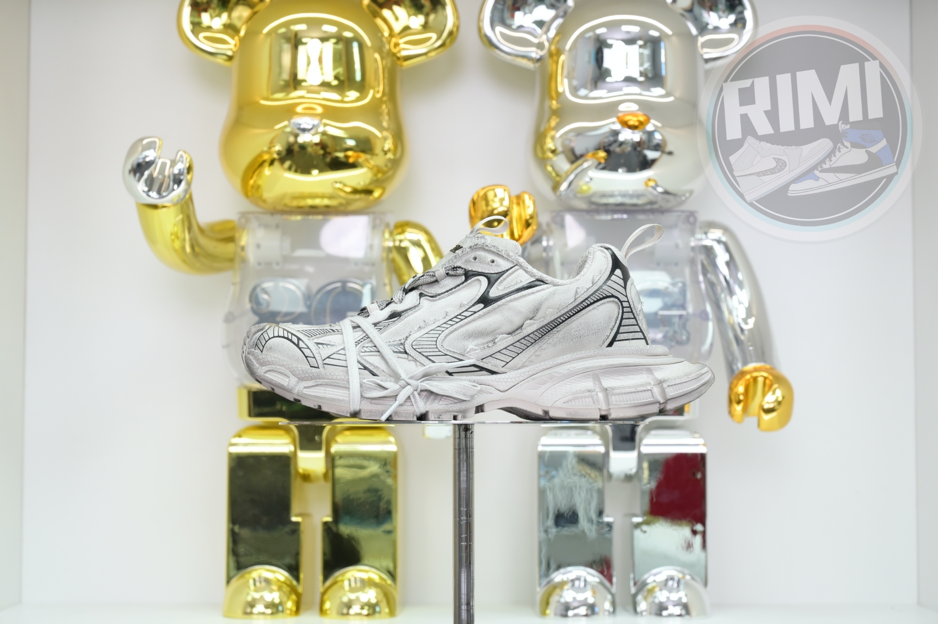 Balenciaga all sizes still in stock! Please contact customer service on iMessage/WhatsApp to purchase! BLGA 3XL