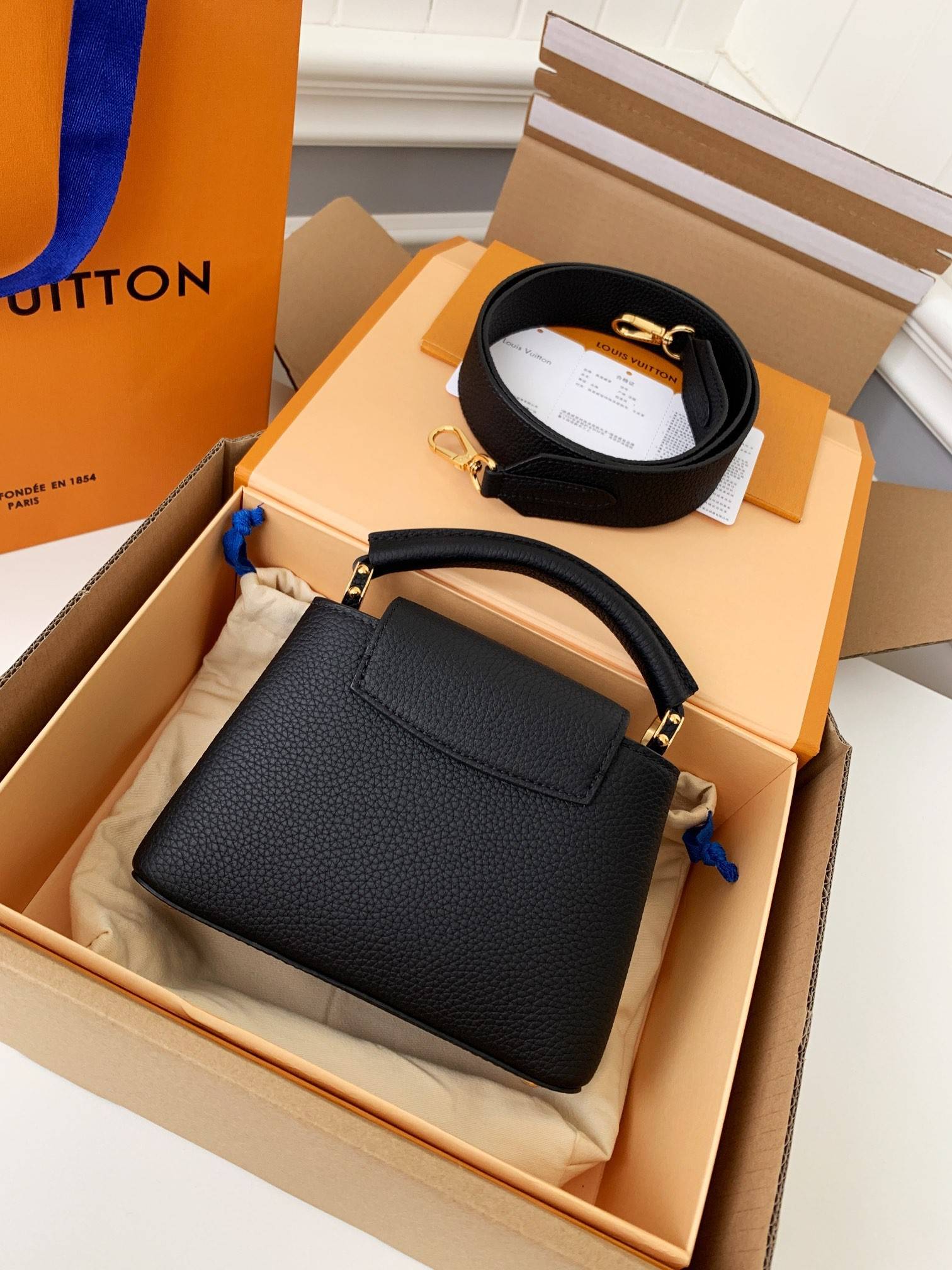 L*V Capucines mini frame M56071 size:21*14*8cm