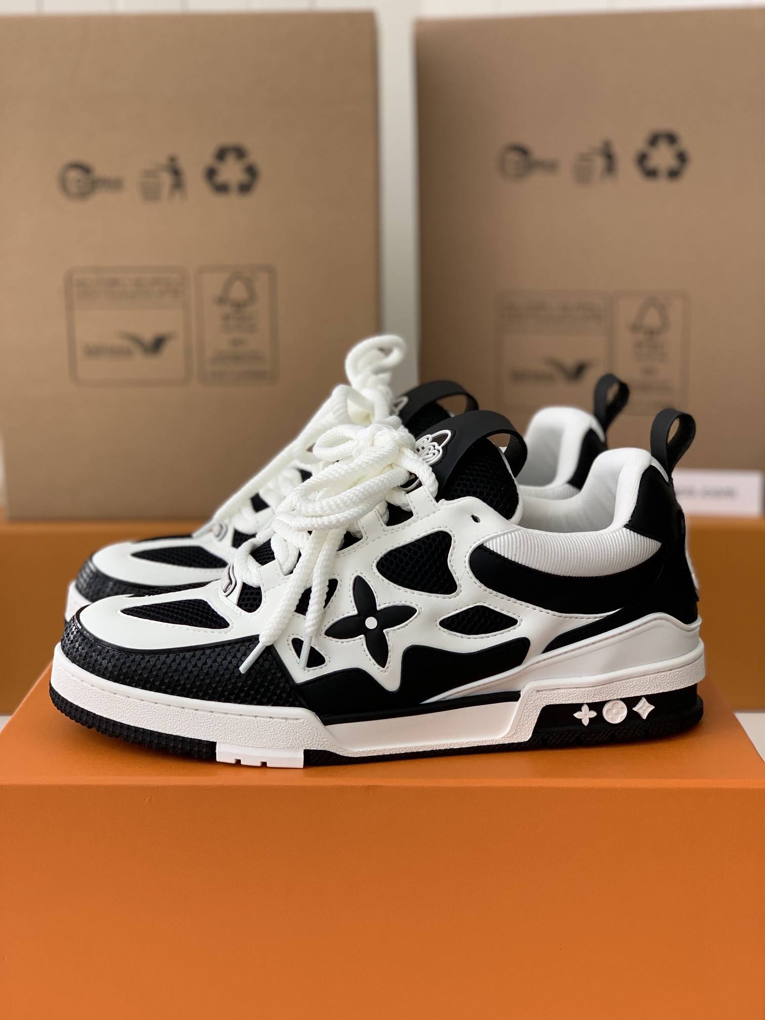 L*V  RUNNER TATIC  Sneakers