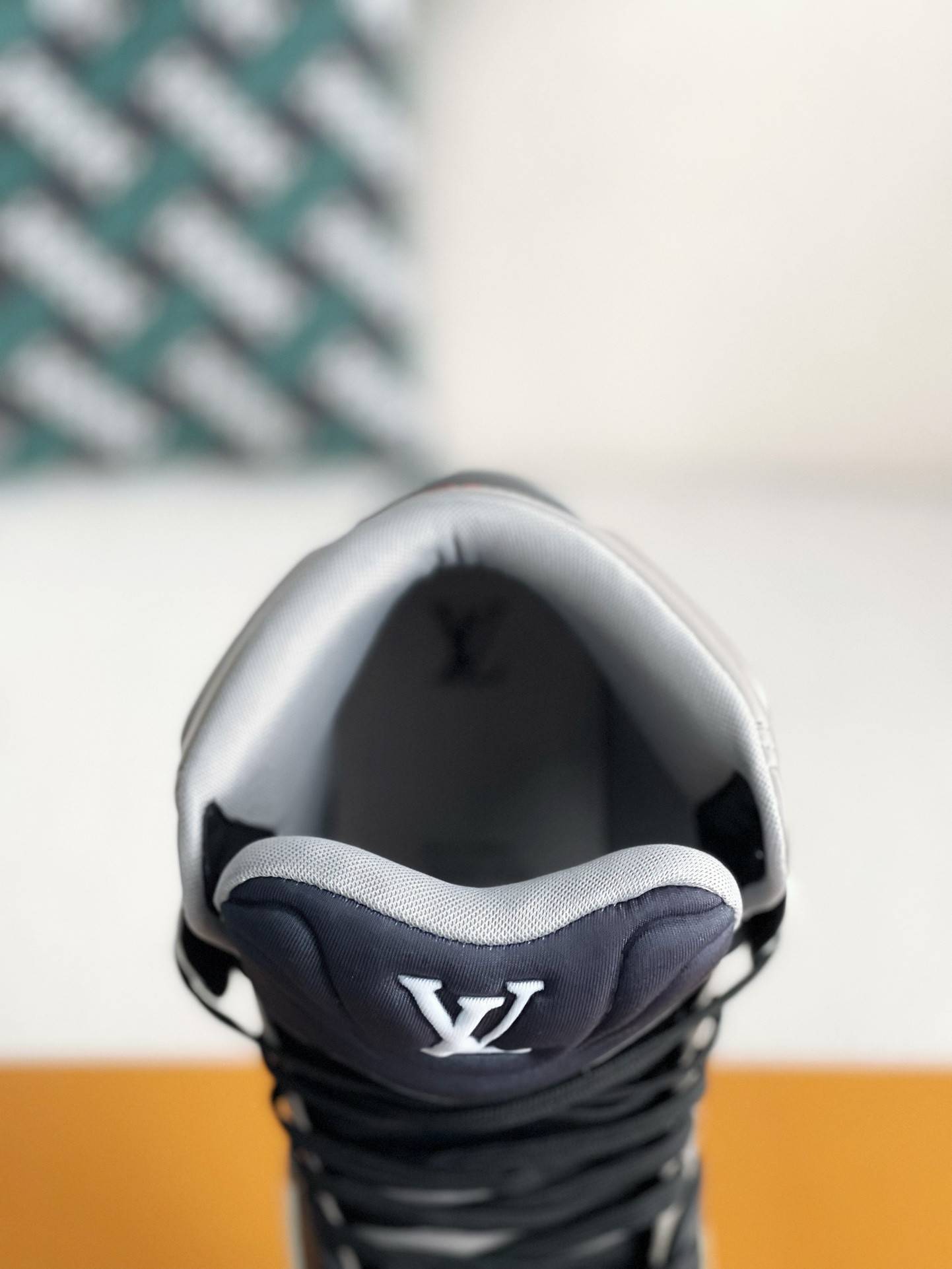 L*V TRAINER SNEAKERS