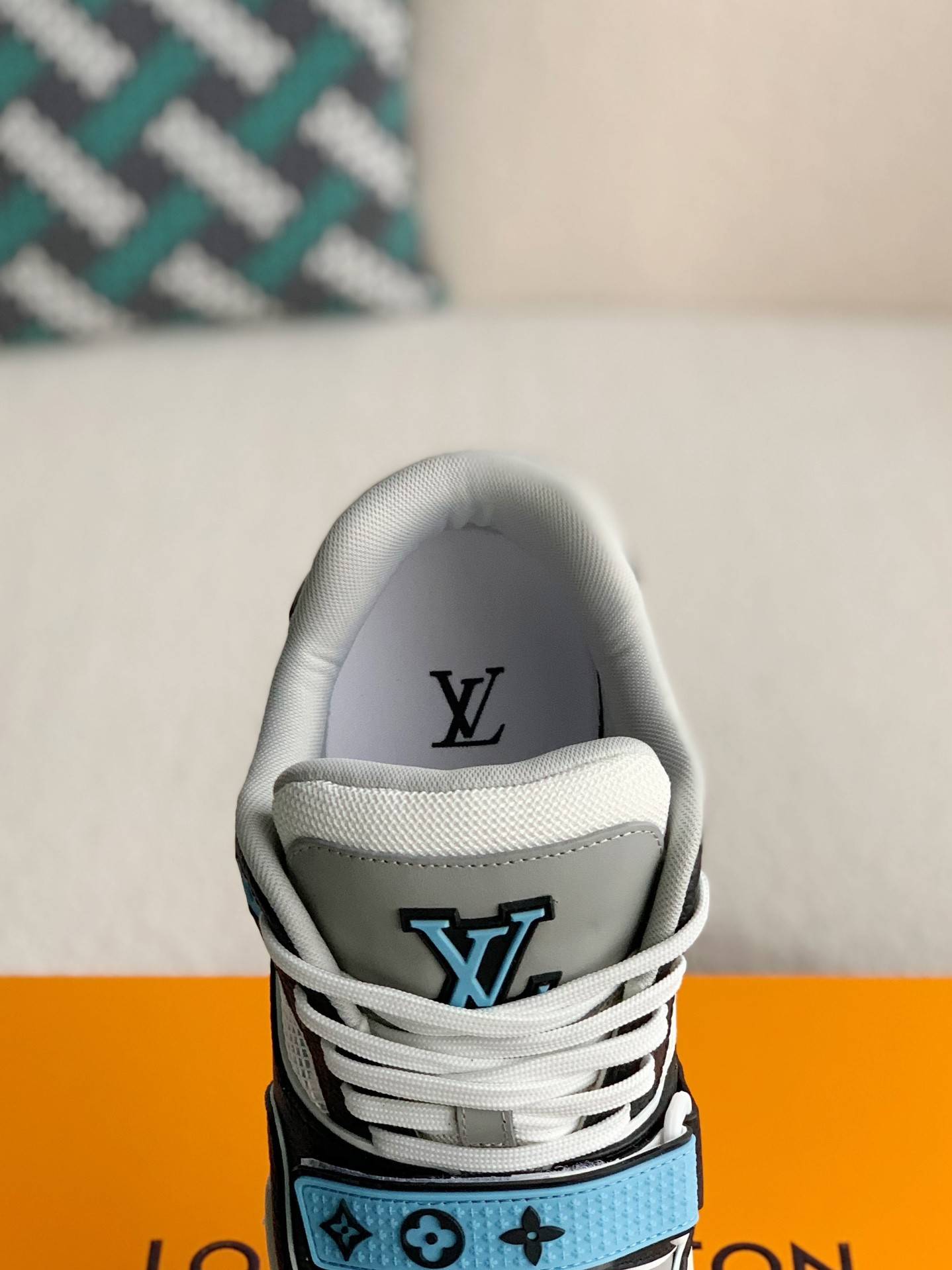 L*V TRAINER Sneakers
