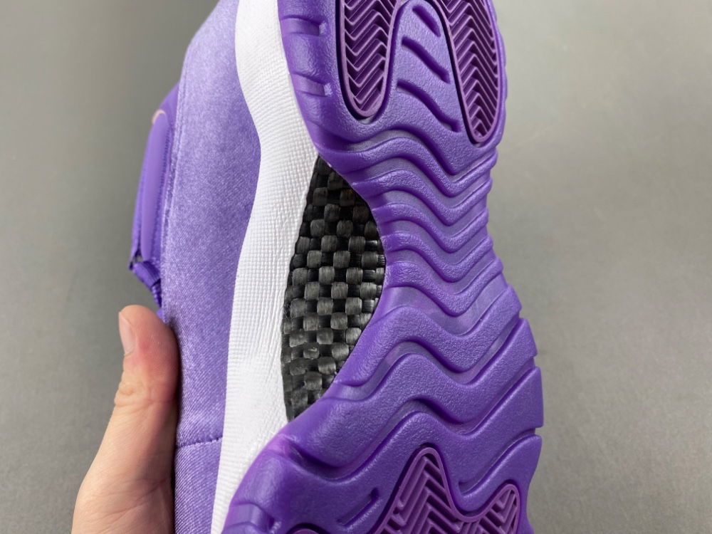 Air Jordan 11  CT8012-555