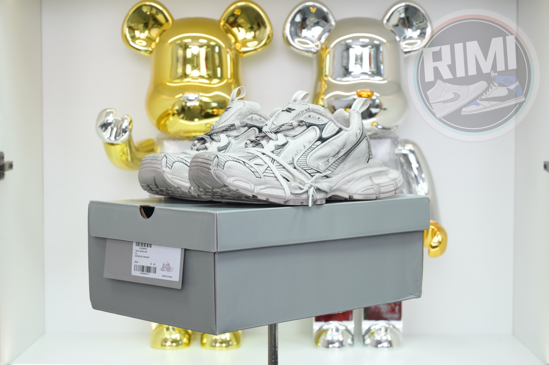 Balenciaga all sizes still in stock! Please contact customer service on iMessage/WhatsApp to purchase! BLGA 3XL