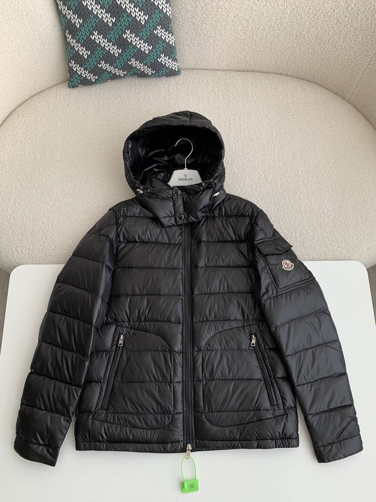 Moncler Short  men''s down jacket