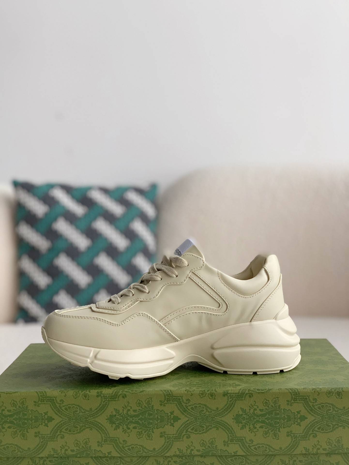 GU*IRetro Clunky Sneaker