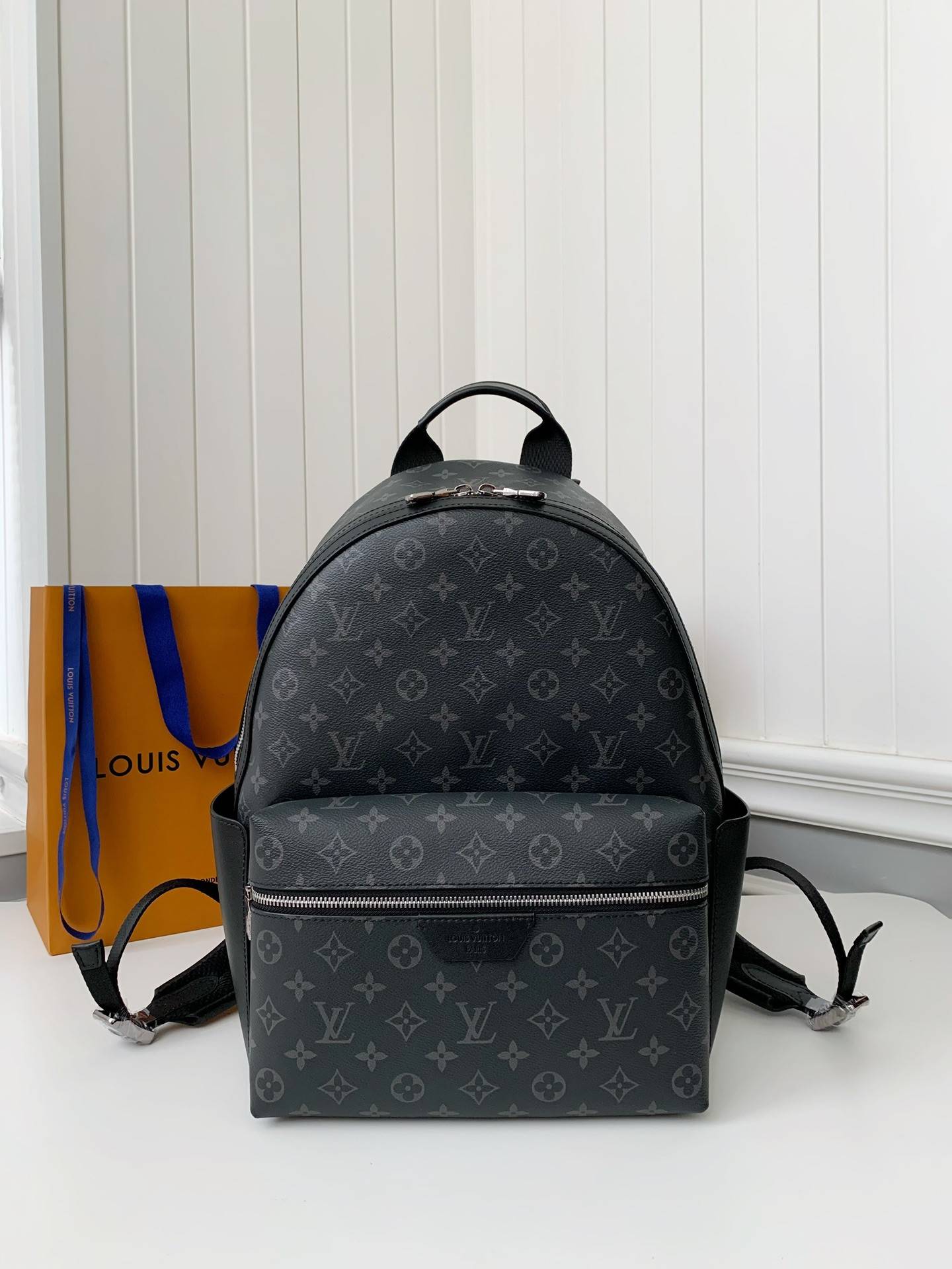 L*V 24s New DISCOverY Small Backpack M20558, Top Quality Size: 29 * 38 * 20cm