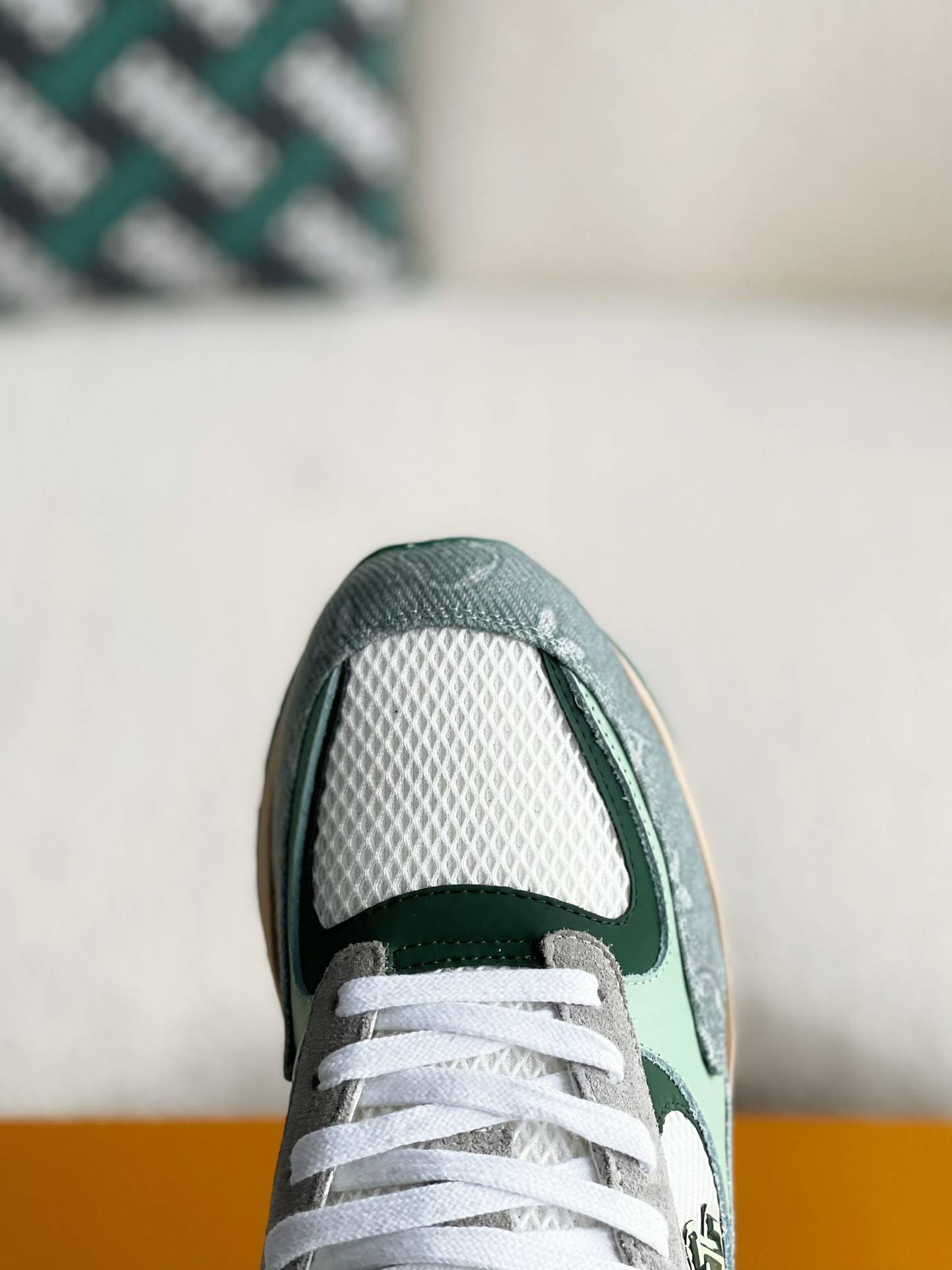 L*V Low-top running shoes