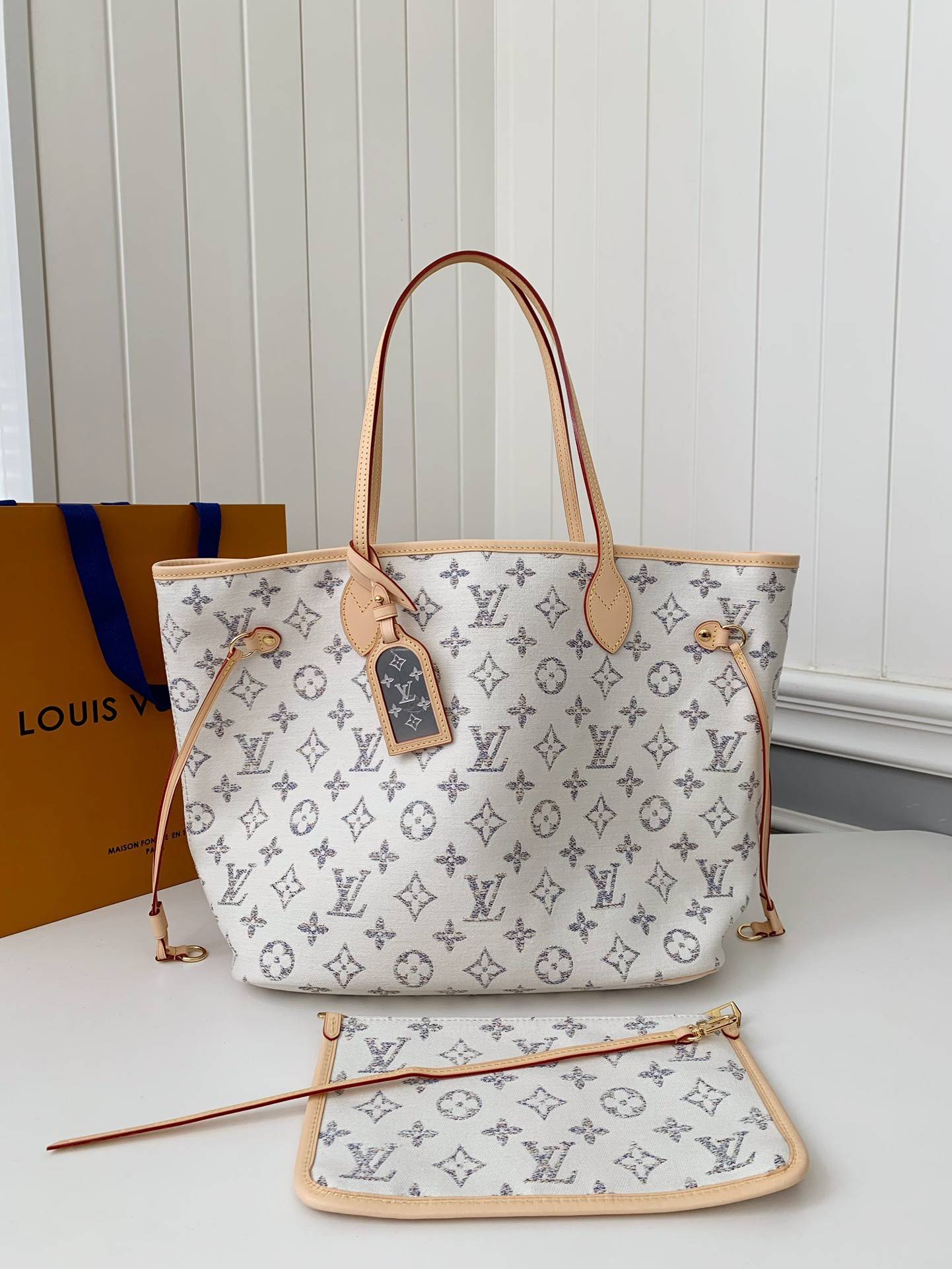 L*V Neverfull medium handbag M24905 Size:31*28*14cm