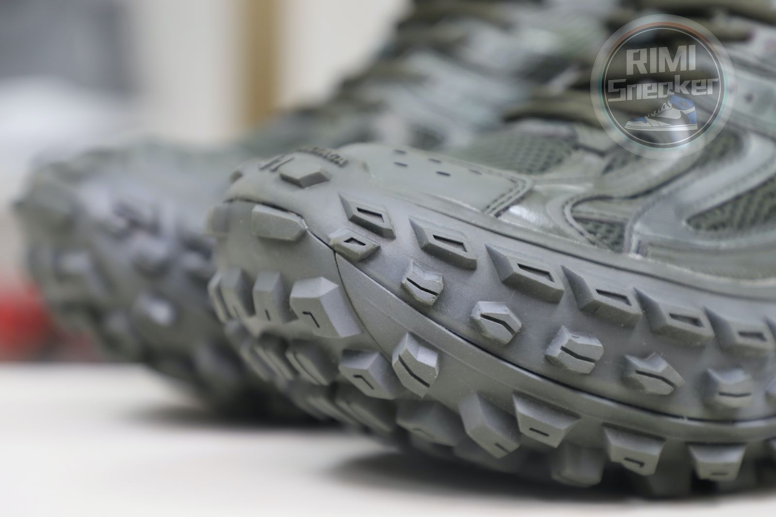 Balenciaga  BLGA  Defender