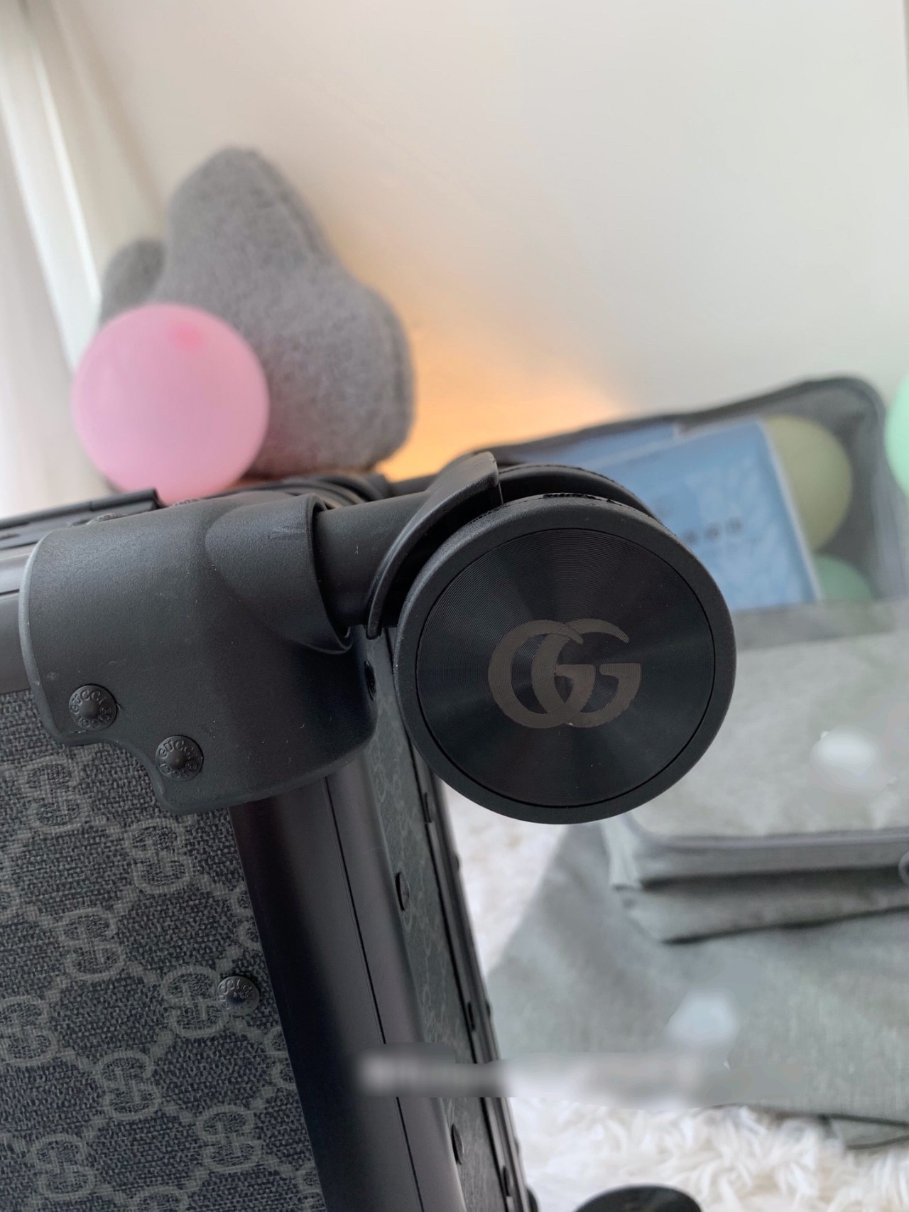 G*u*i luggage/trolley case vintage size 20 inch