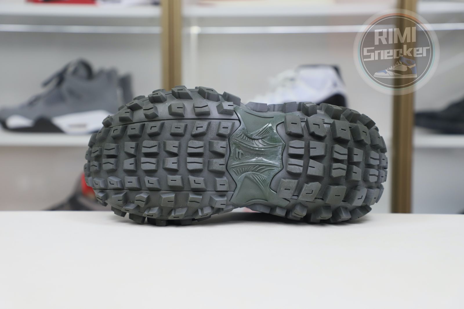 Balenciaga  BLGA  Defender