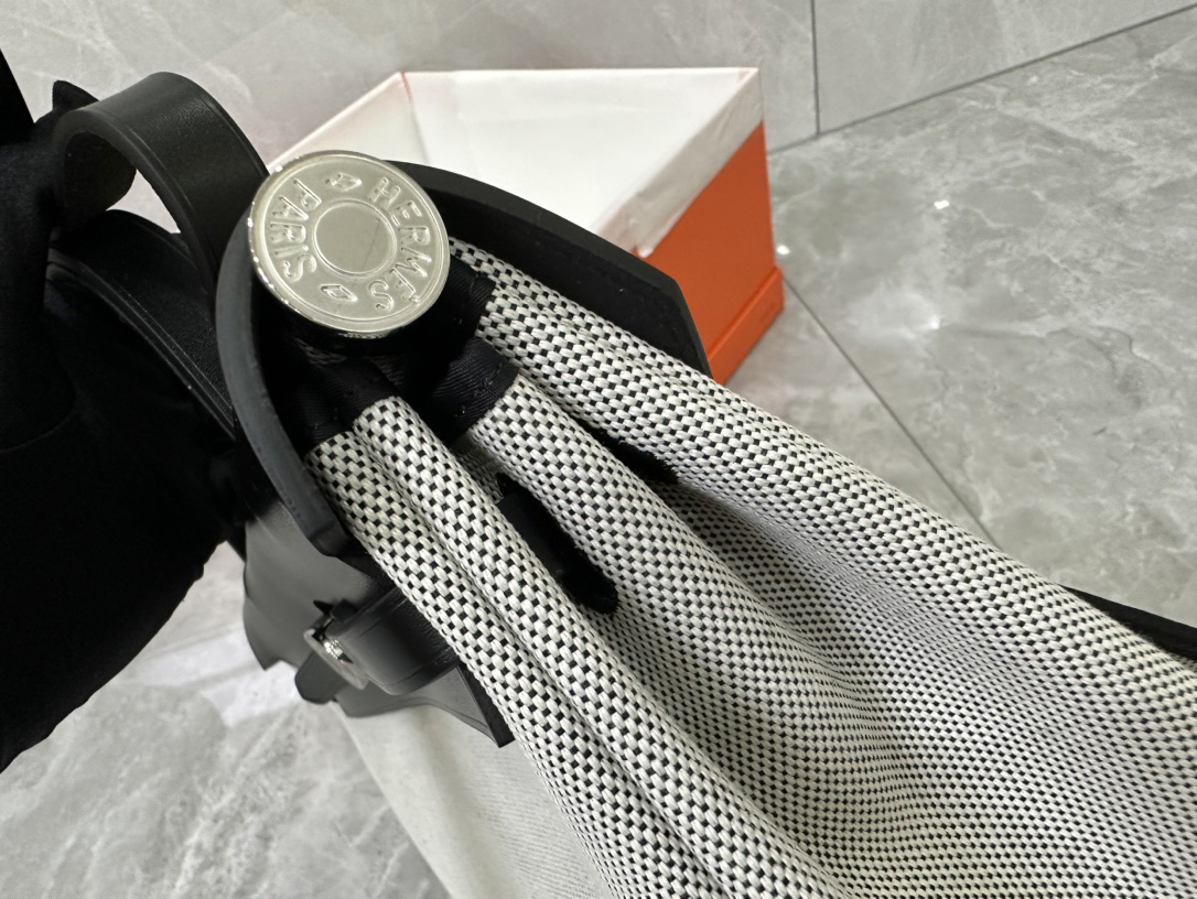 Hermès limited edition color matching Herbag Size: 31cm