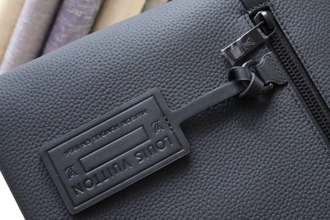 L*V logo calfskin protective case clutch 30*22*5cm