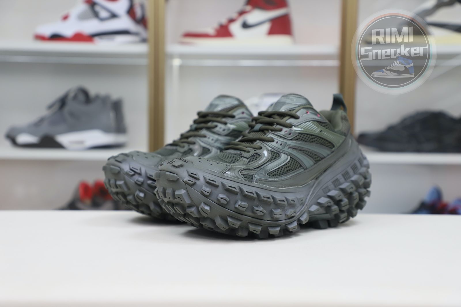 Balenciaga  BLGA  Defender