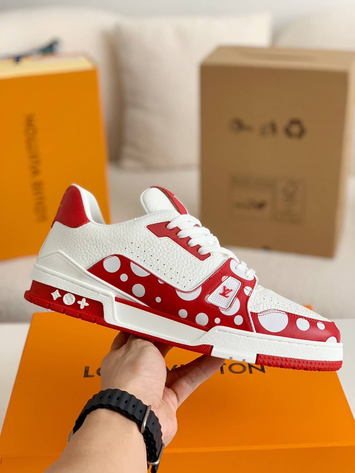 L*V TRAINER SNEAKERS