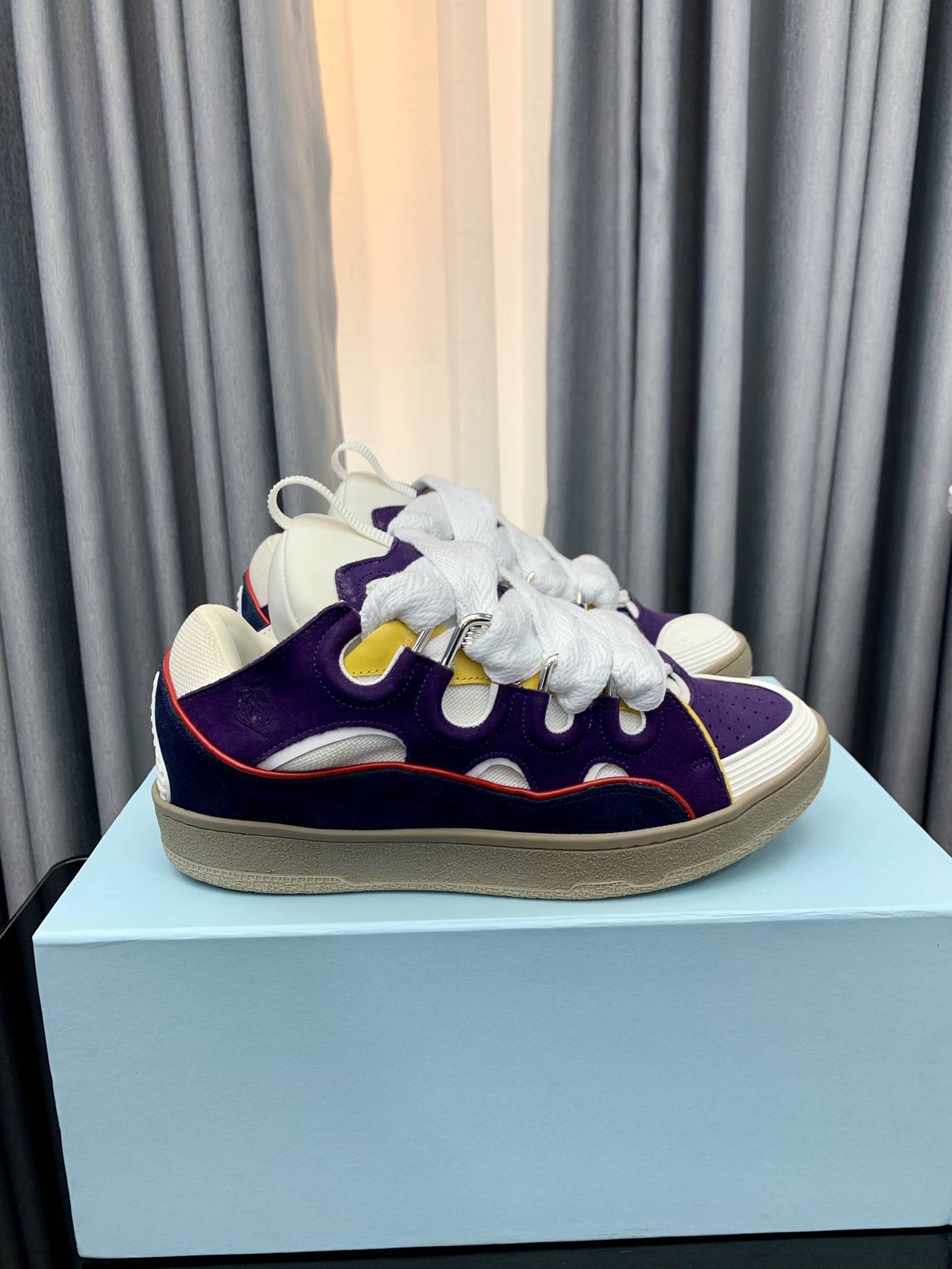 LA*N Sneaker