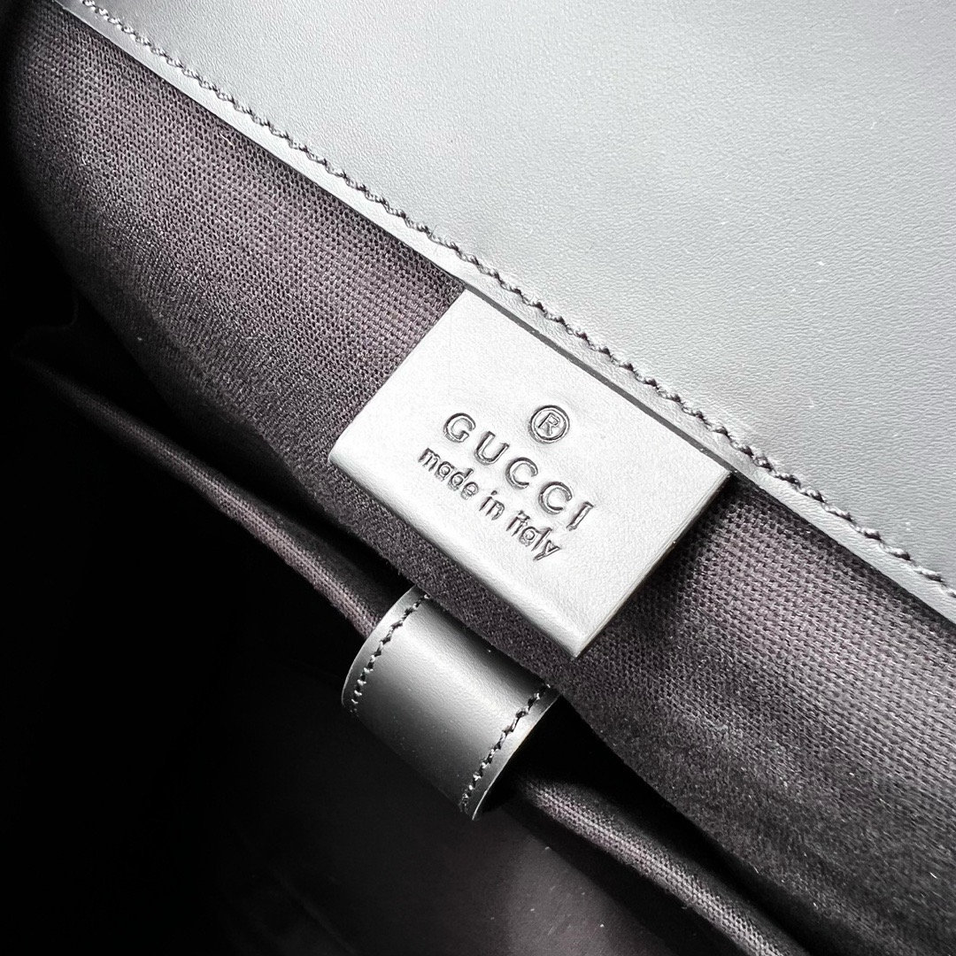 G*u*i backpack model: 495563. size: 34*42*16cm