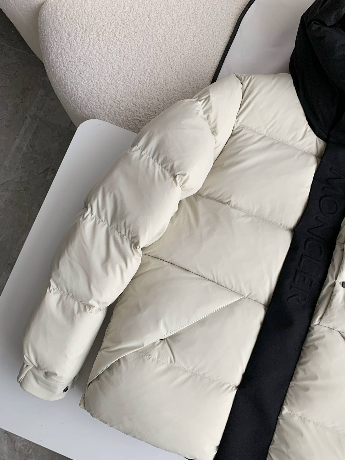 Moncler Montbeliard down jacket
