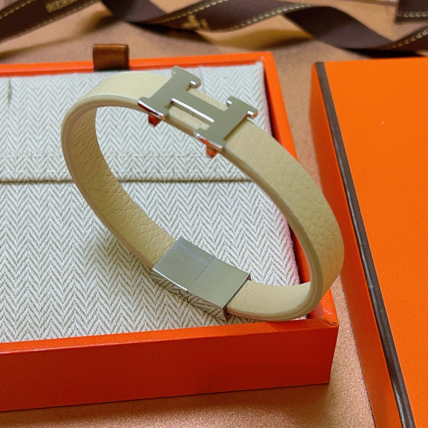 Hermès leather strap pure handmade leather material series 18k gold bracelet