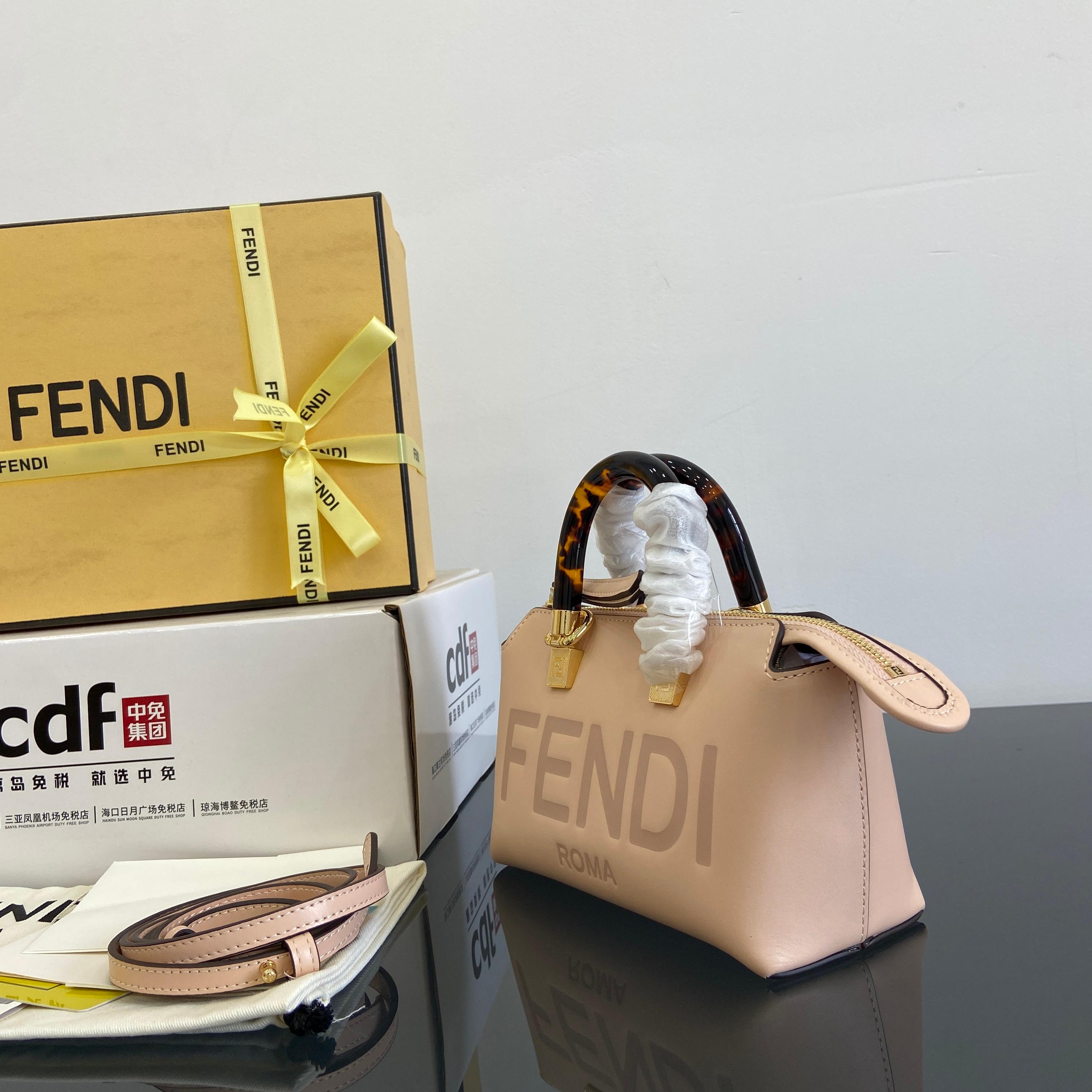 Fendi •Mini By The Way mini bag, calfskin model model: 8067 size: 17×8×9cm
