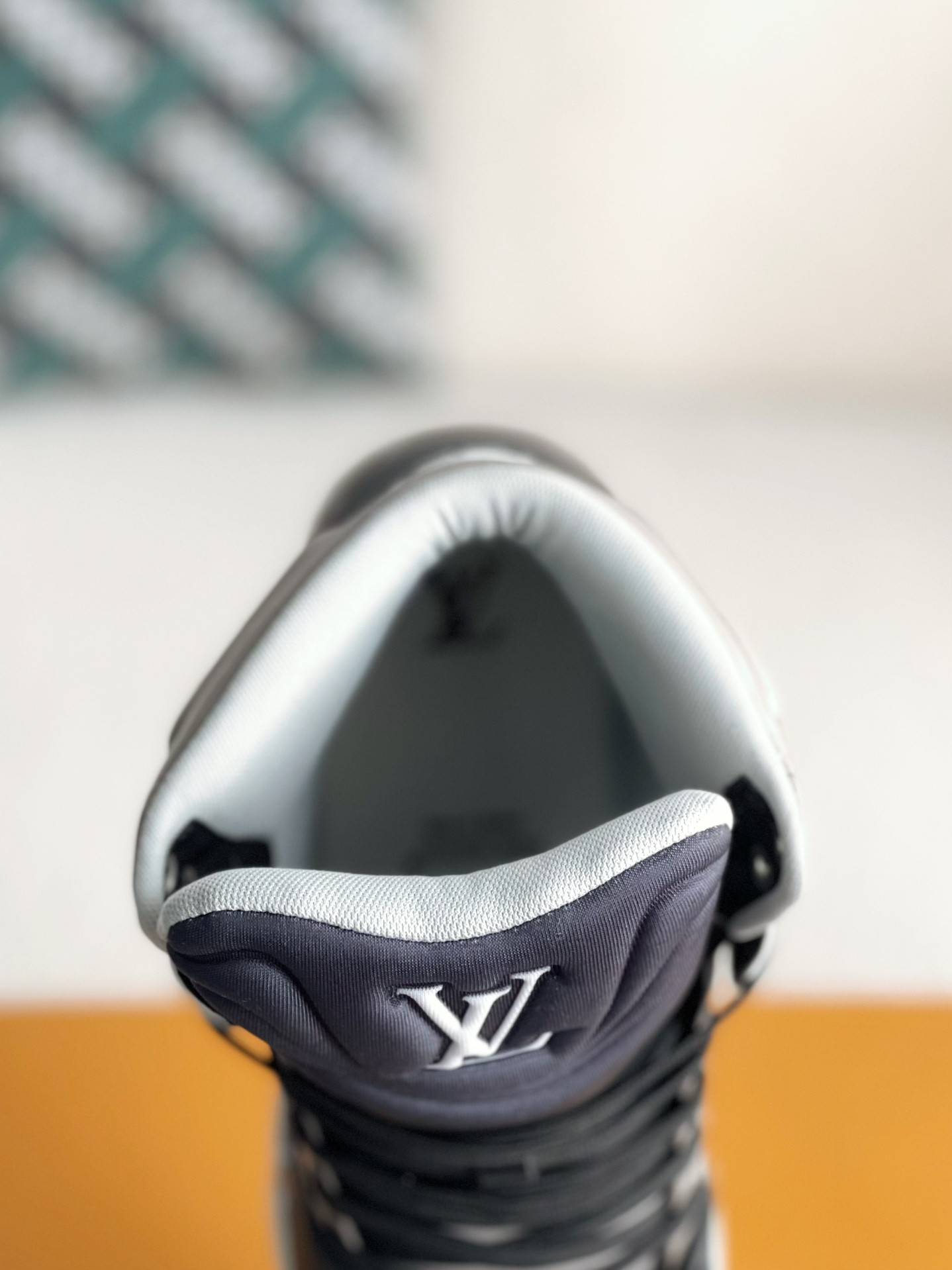 L*V TRAINER SNEAKERS