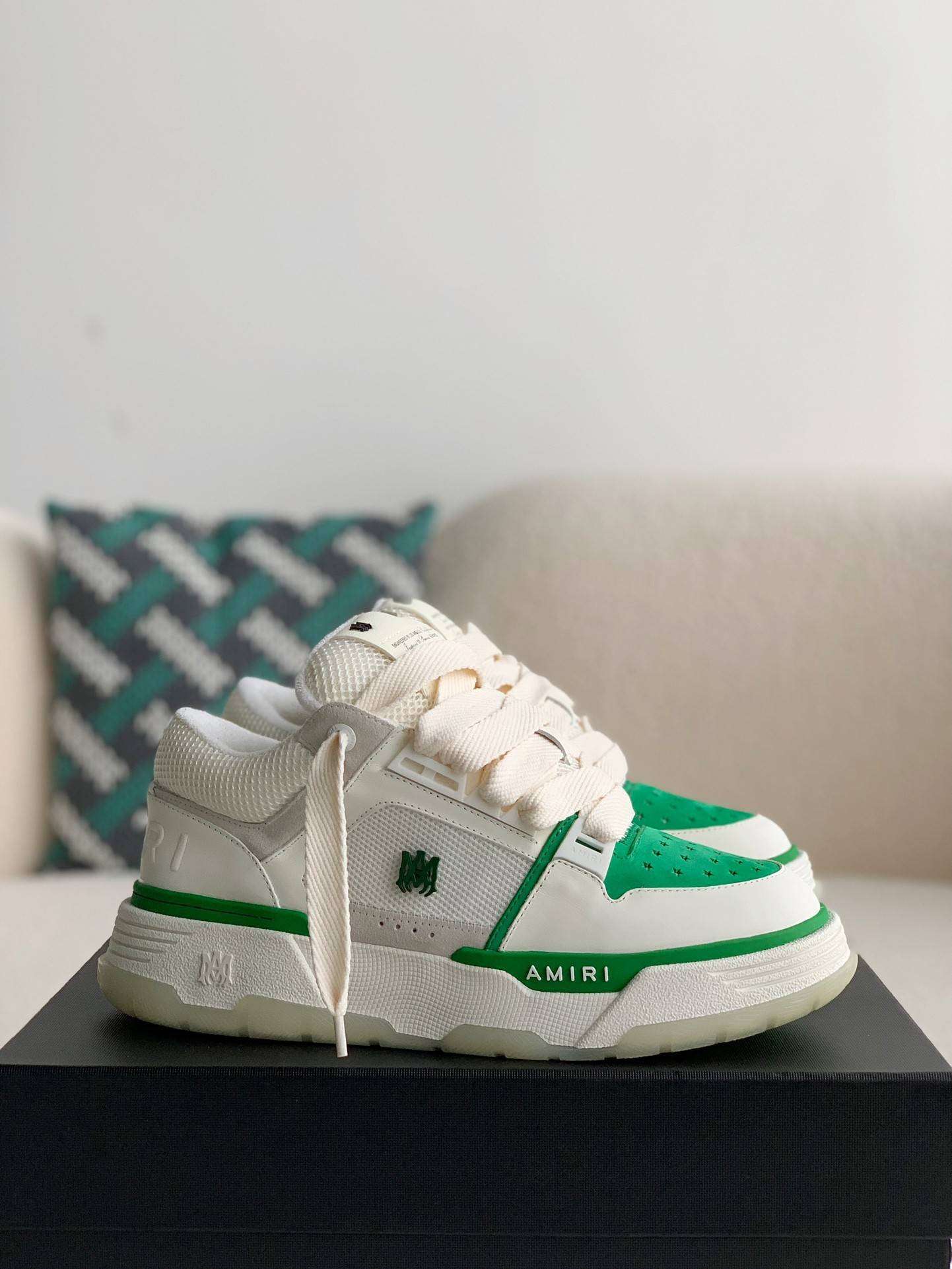 A*RI sneaker