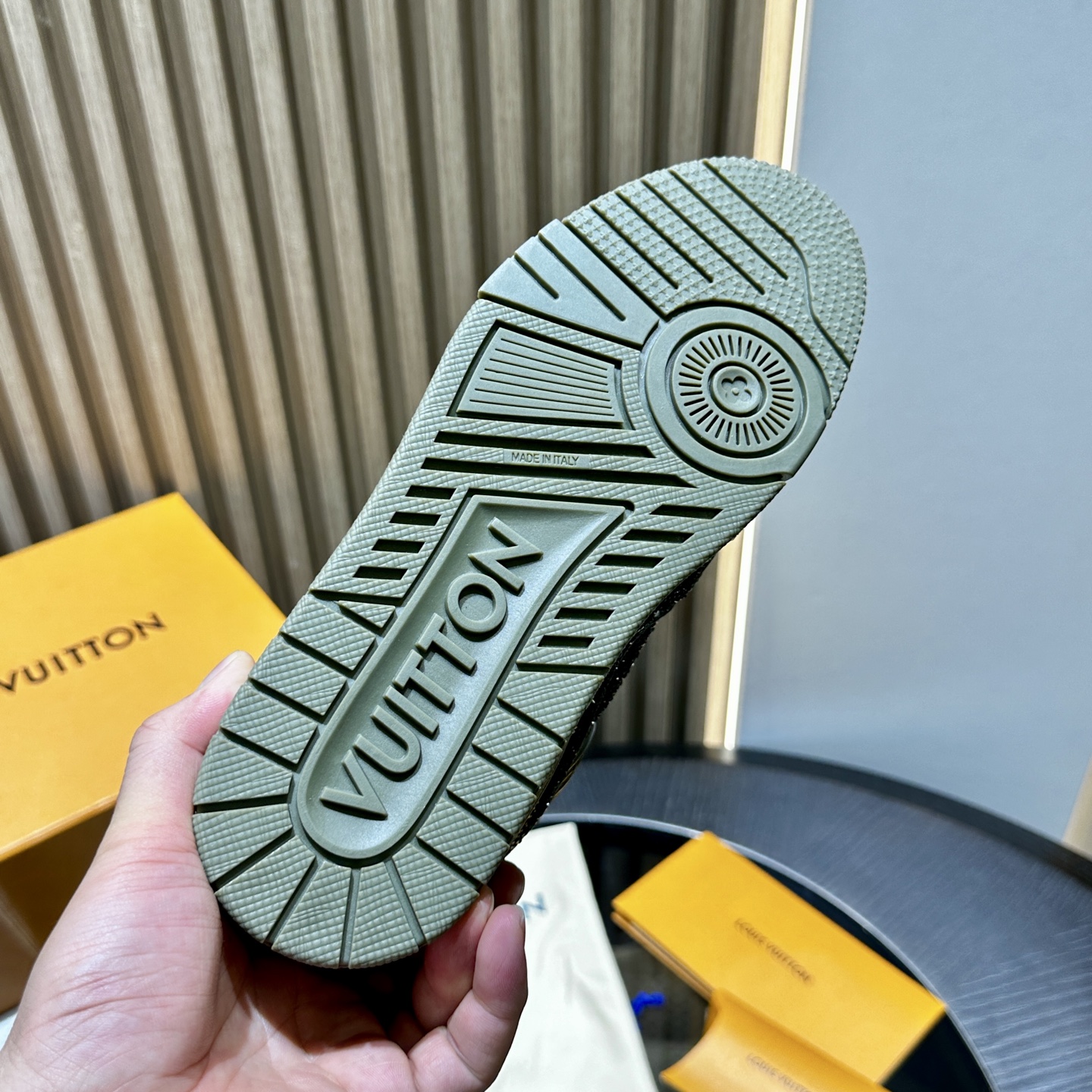 L*V TRAINER Sneakers