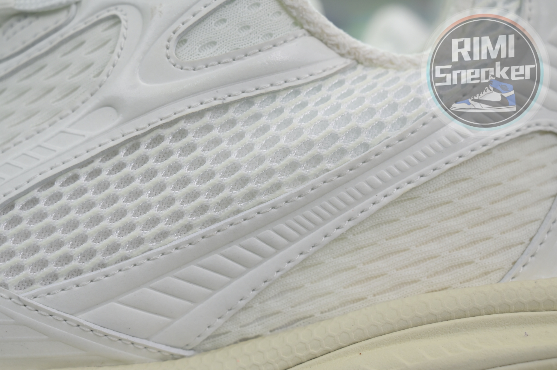 Balenciaga all sizes still in stock! Please contact customer service on iMessage/WhatsApp to purchase! BLGA 3XL