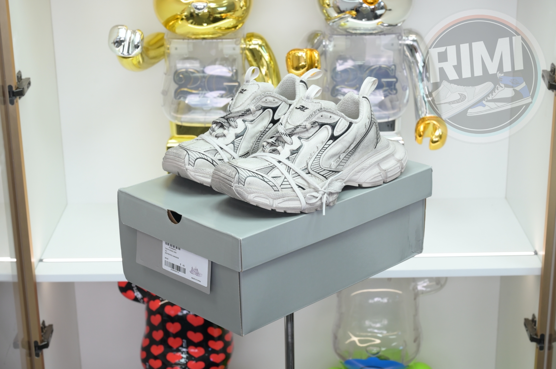 Balenciaga all sizes still in stock! Please contact customer service on iMessage/WhatsApp to purchase! BLGA 3XL